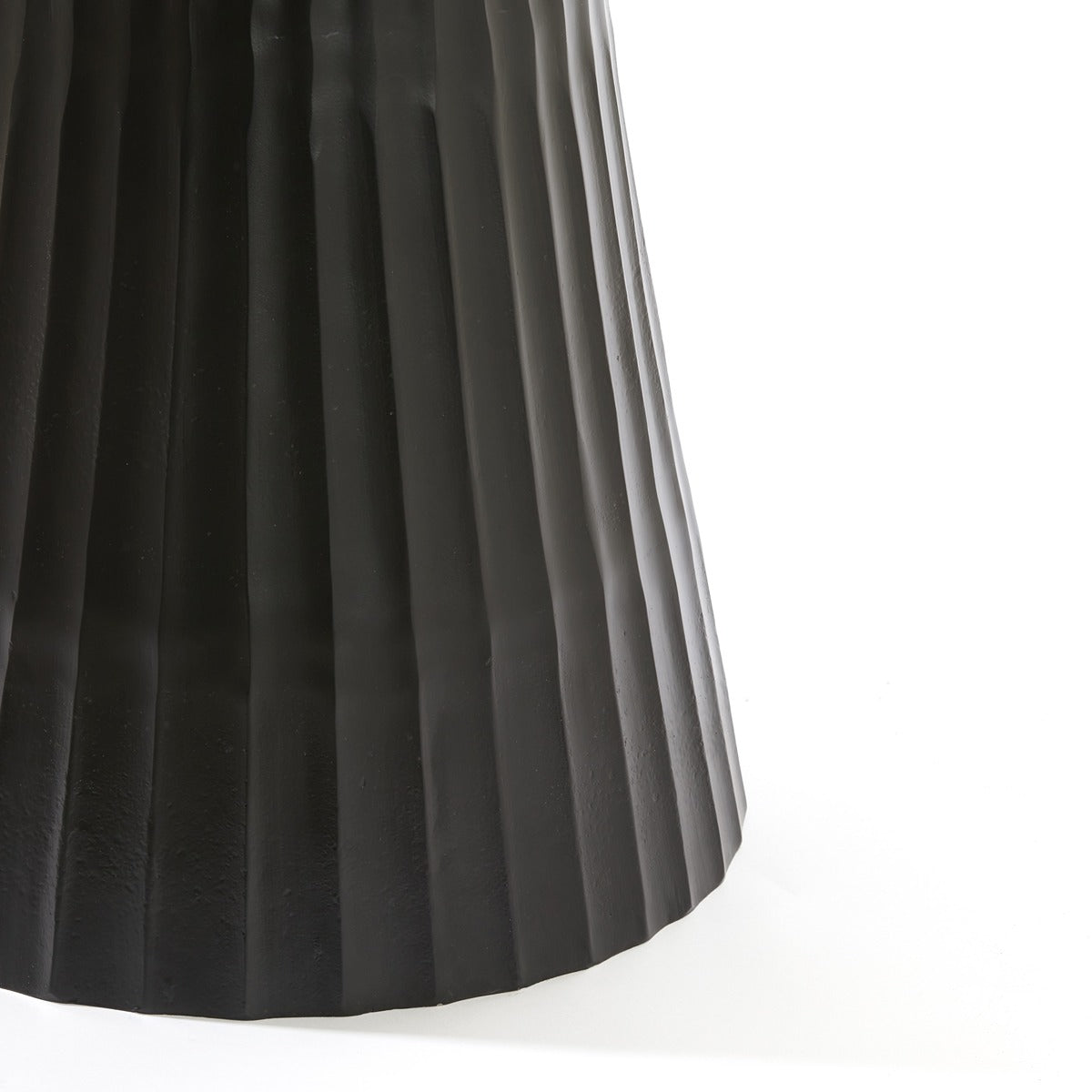 Rianne marble round dining table