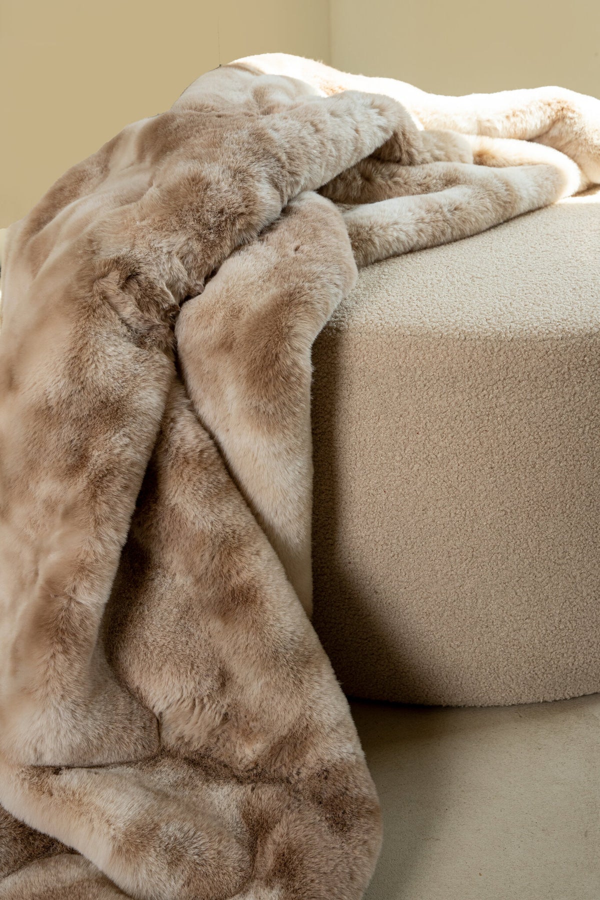 Linde beige faux fur bedspread in gift box