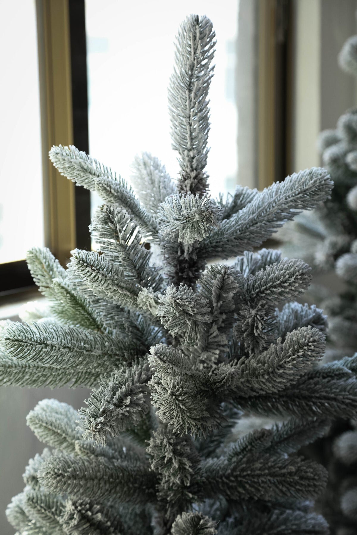 Shawa white snow-effect artificial Christmas tree, large