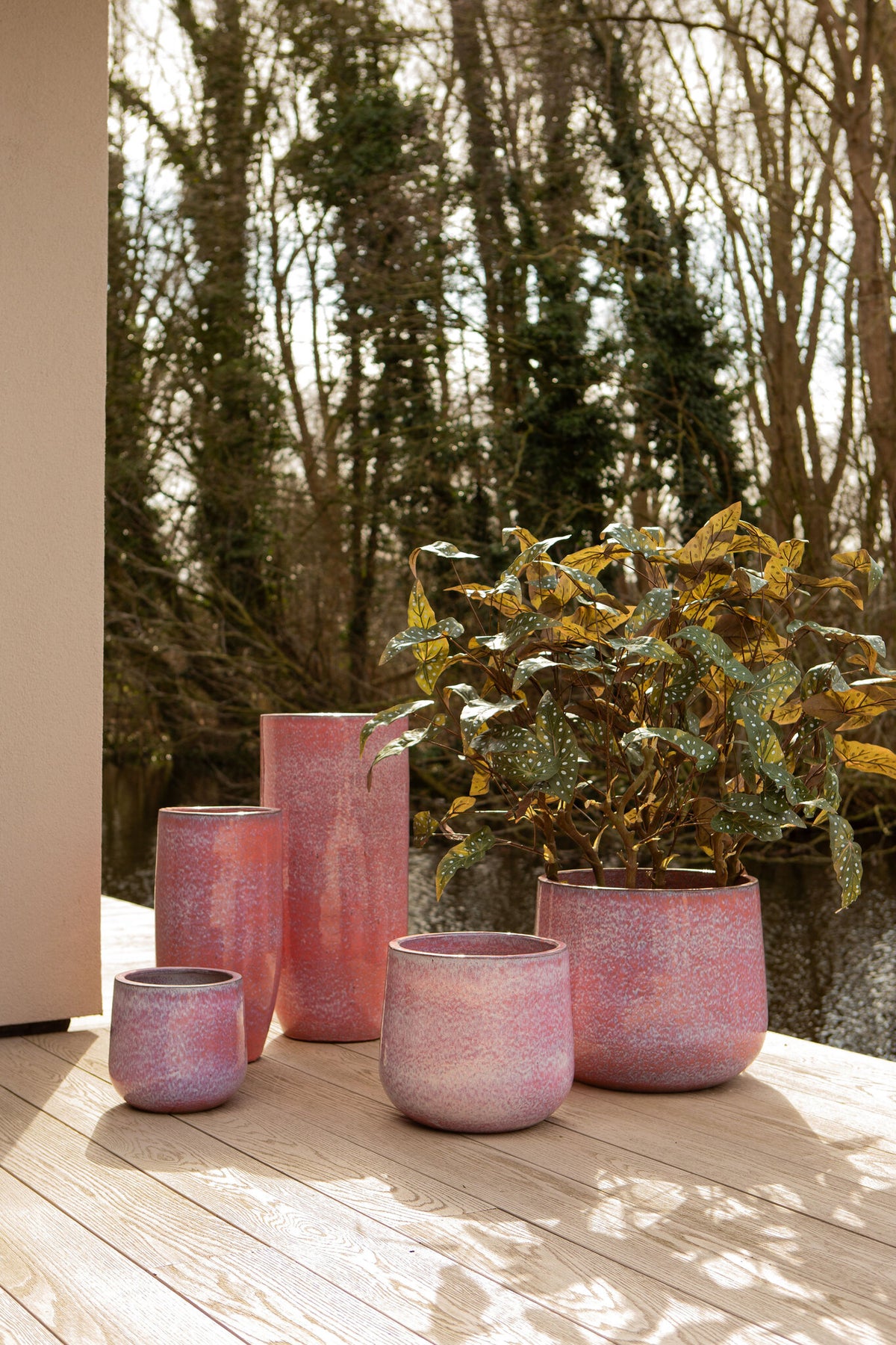 Dairsai pink round glazed ceramic pot