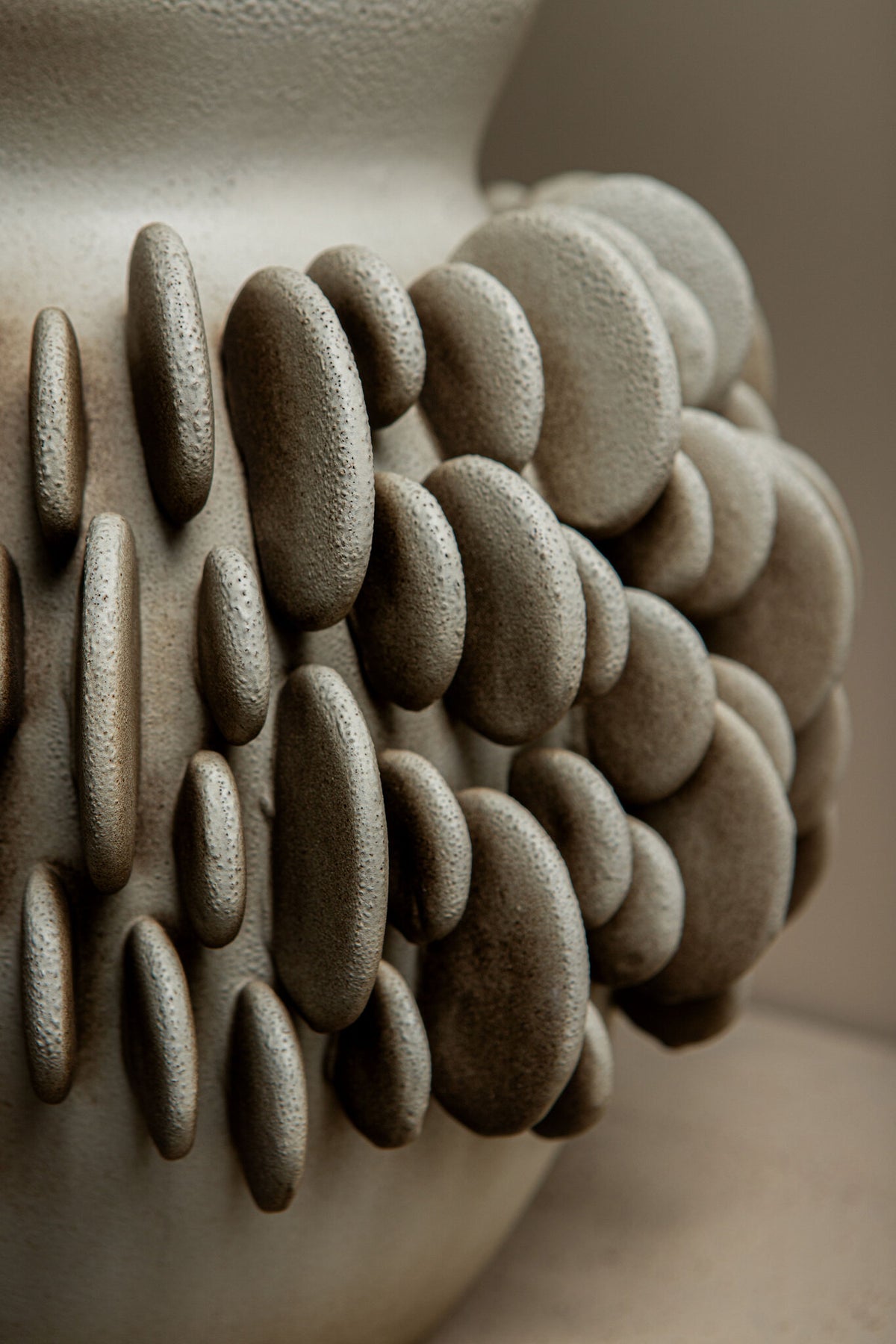 Wina beige scalloped ceramic vase, low, small