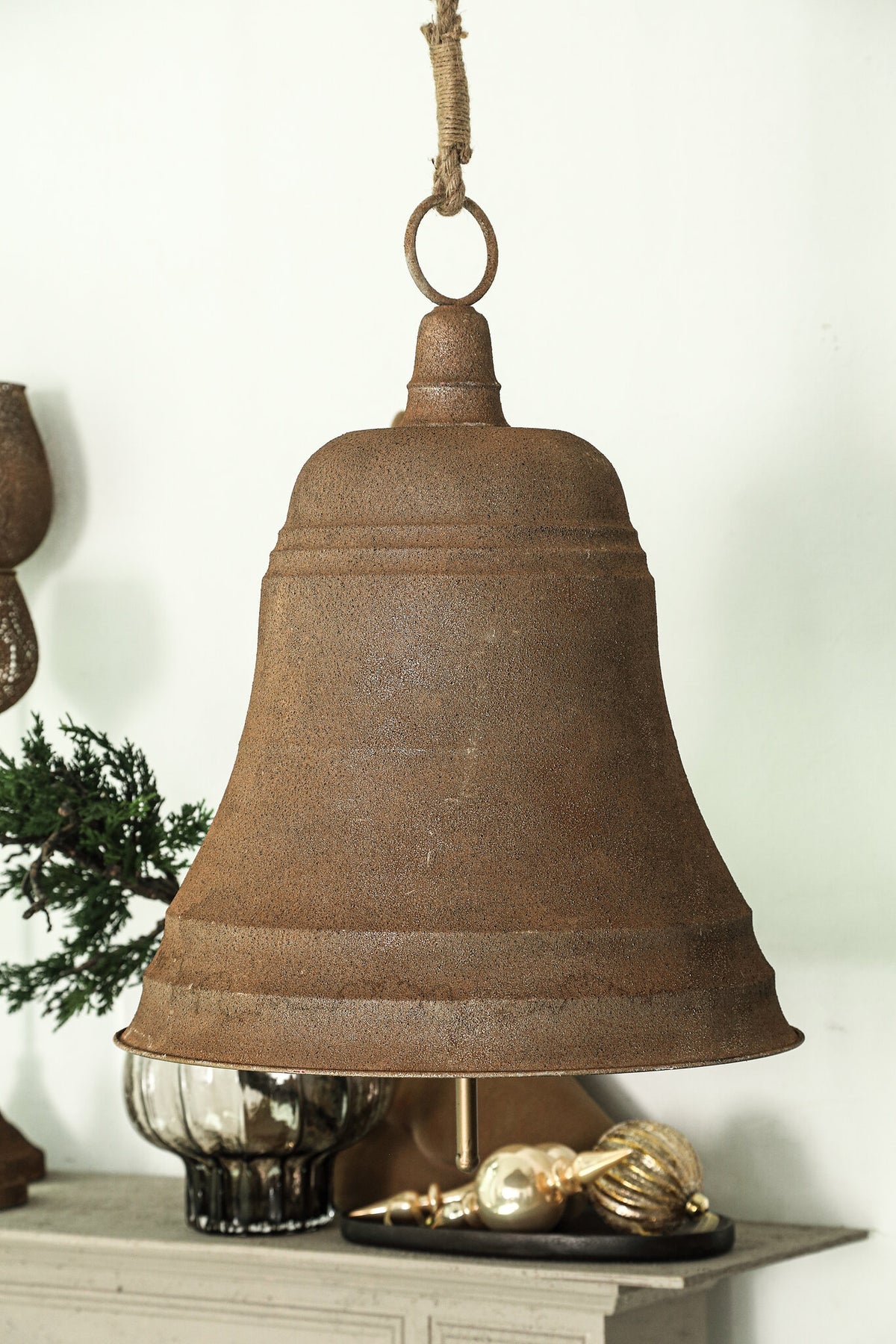 Narvin rust iron hanging bell with rope, extra large