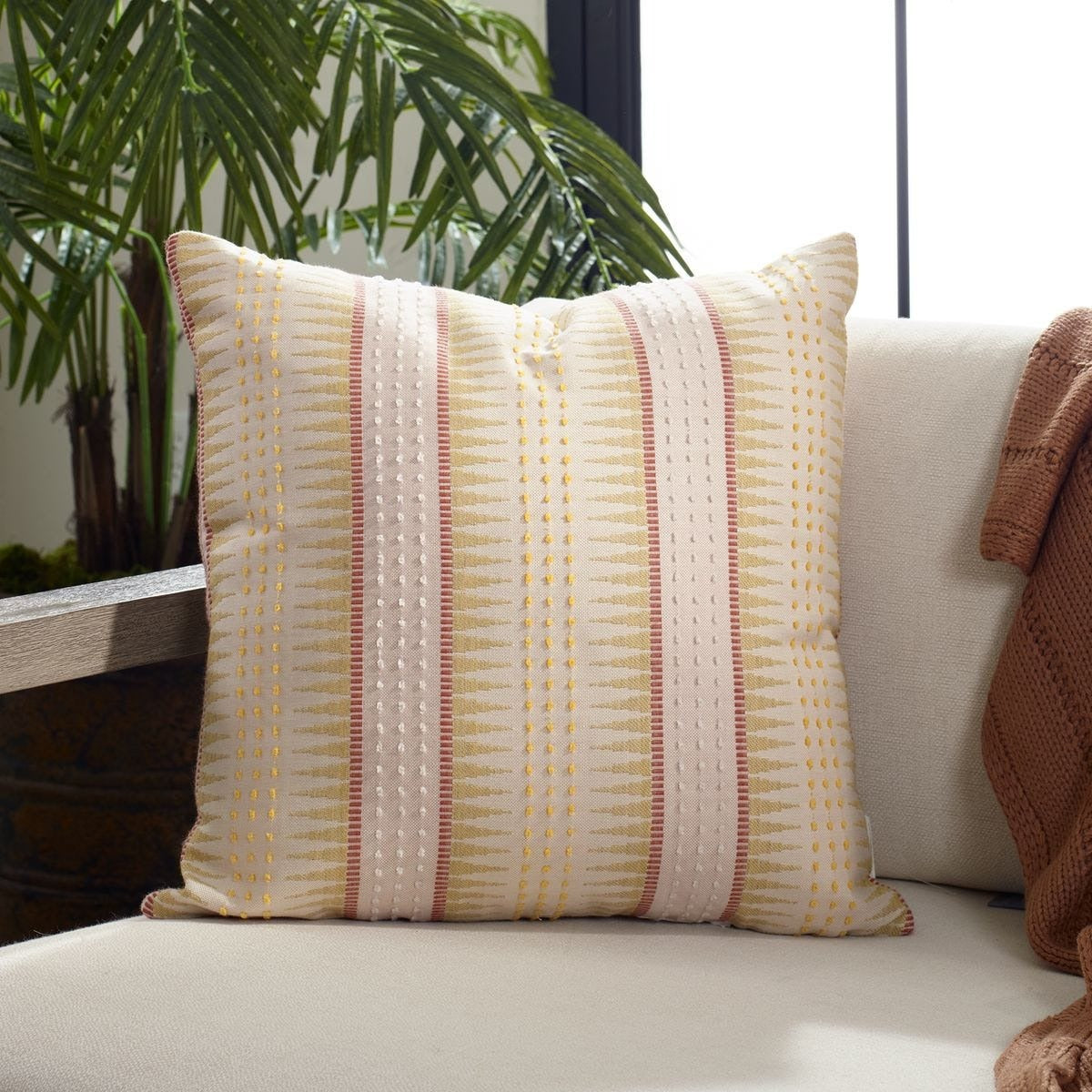 Backgammon Outdoor Cushion – Petal