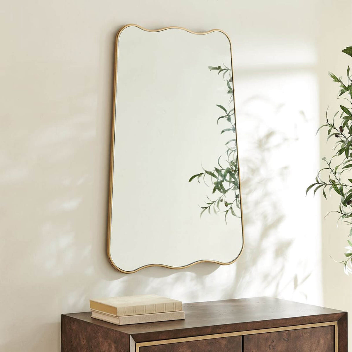 Olivia Scalloped Mirror – Gold