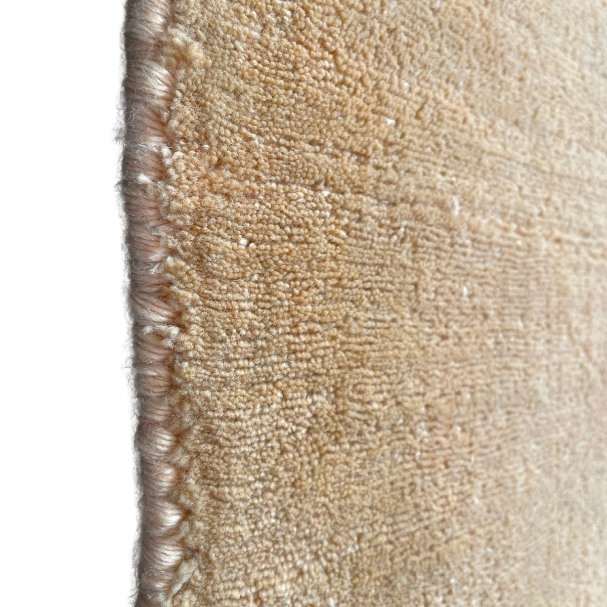 Modest Hand Knotted Rug – 152 x 229 cm