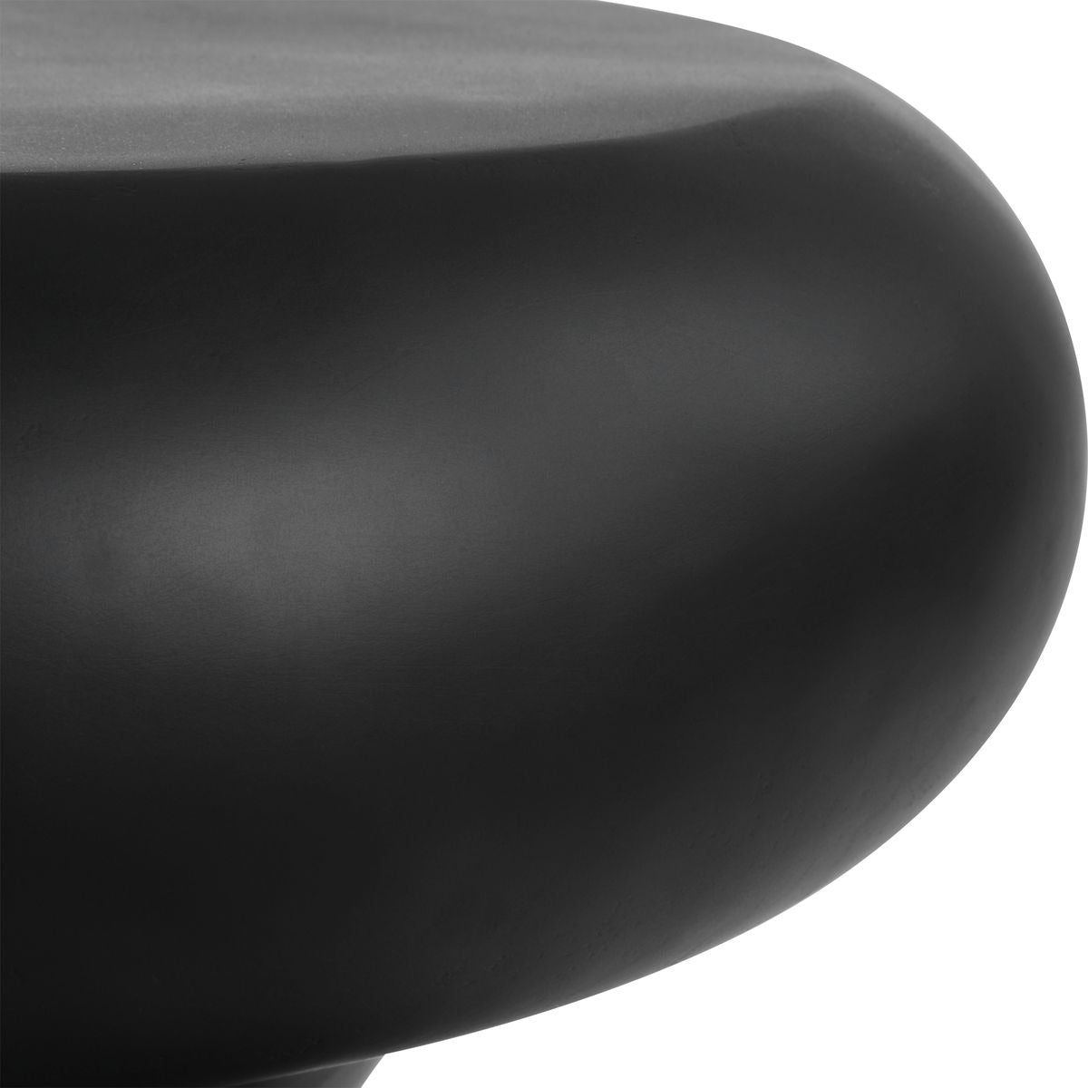 Robles Indoor/Outdoor Accent Table – Black