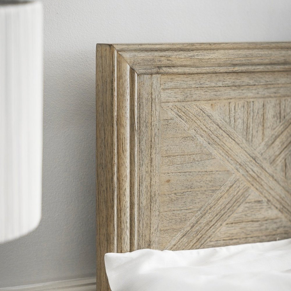 Rustique Kingsize Bed detail