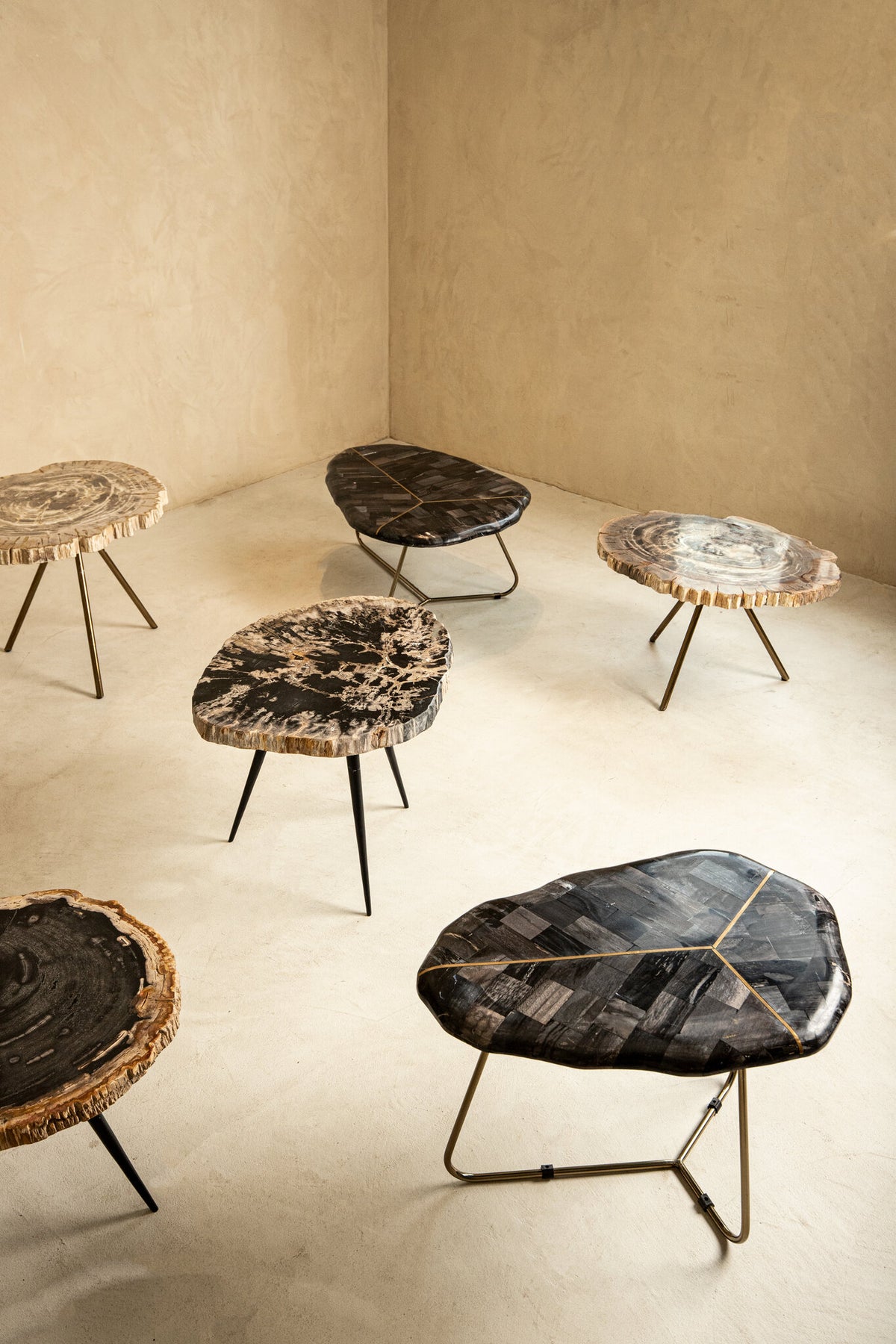 New Khine black petrified wood-effect round coffee table