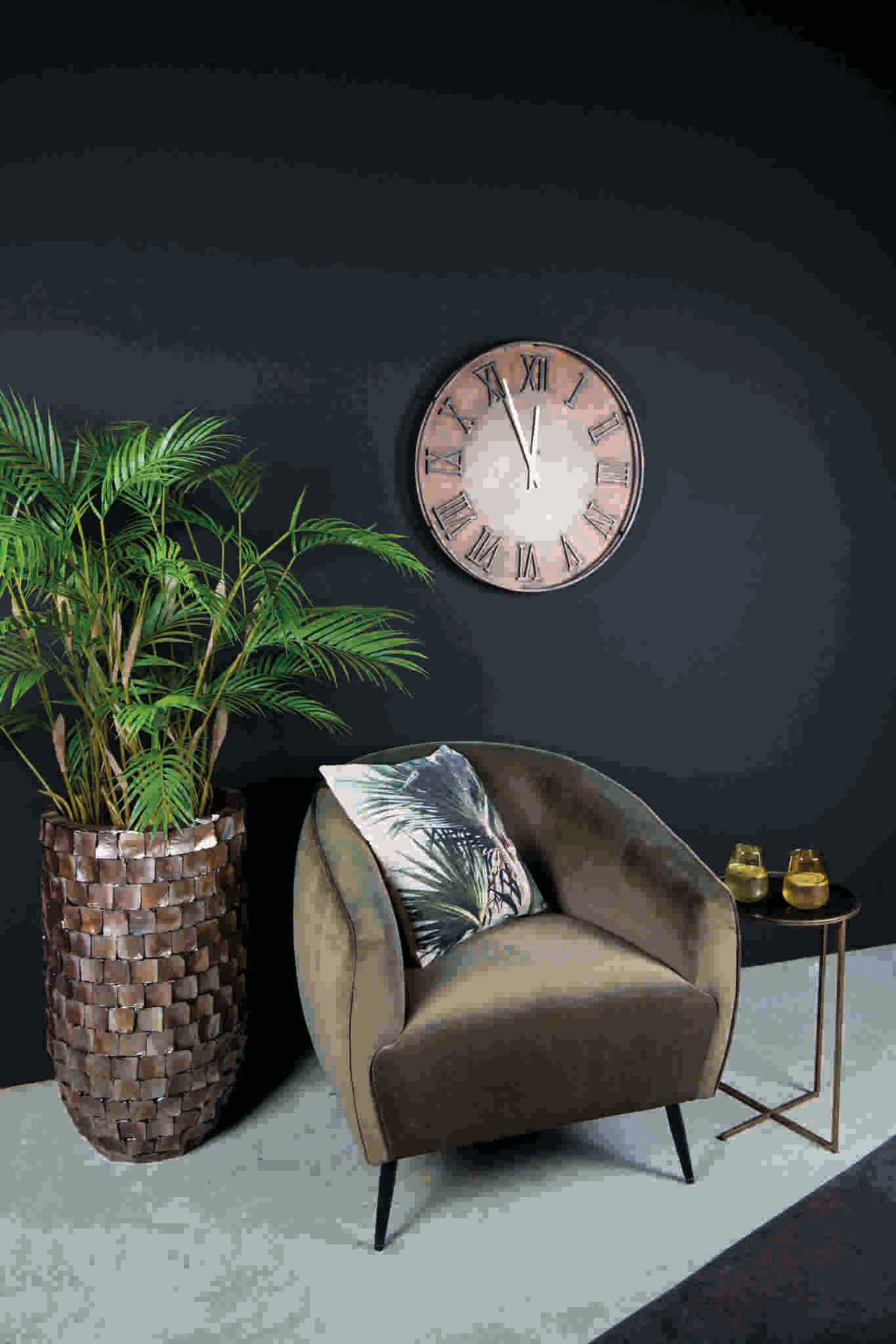 Daven bronze shell-textured round planter, medium