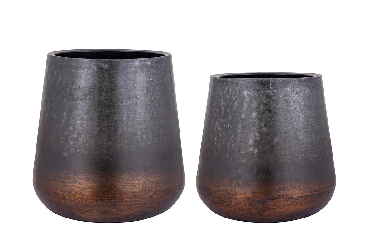 Nouska black aluminium planter with copper base, medium