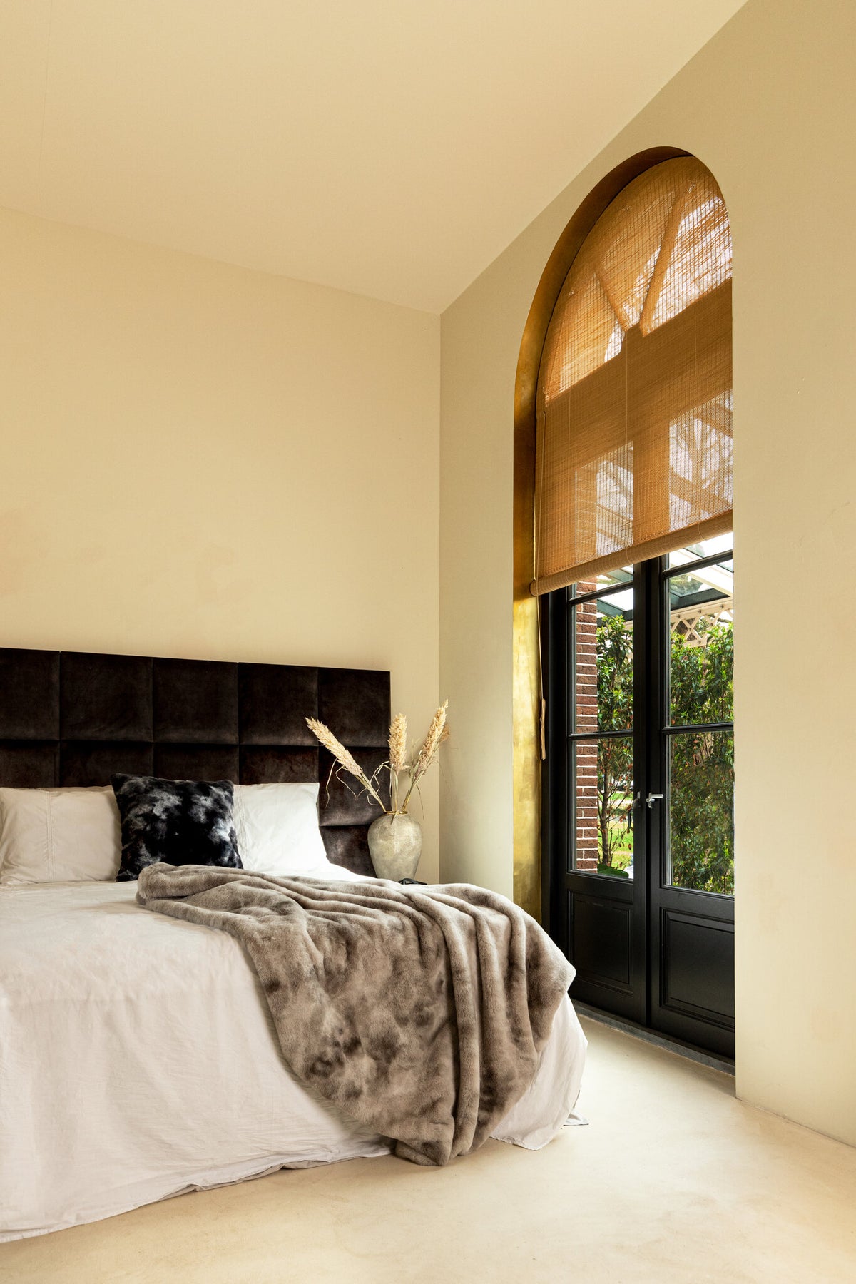 Linde grey faux fur bedspread in gift box
