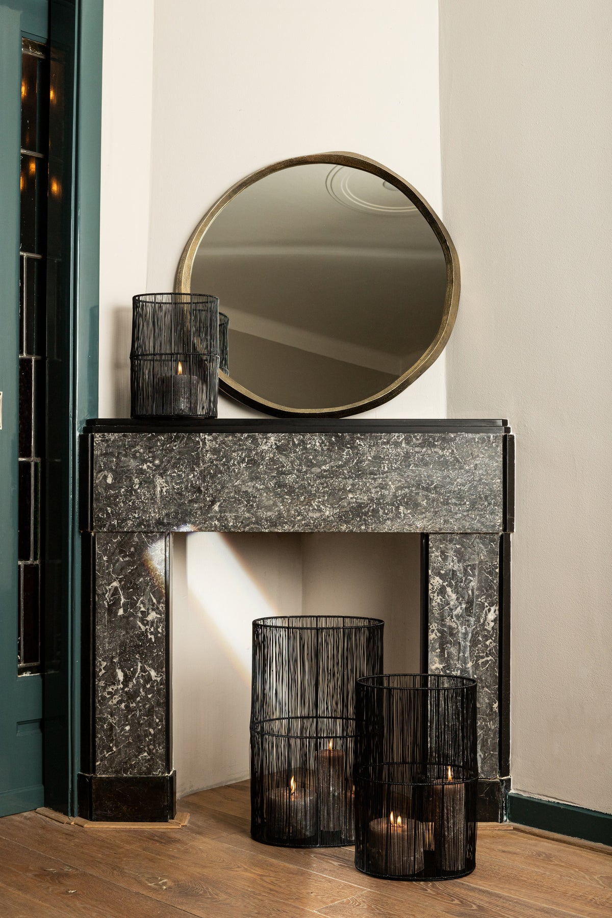 Limera gold round mirror with irregular border, small