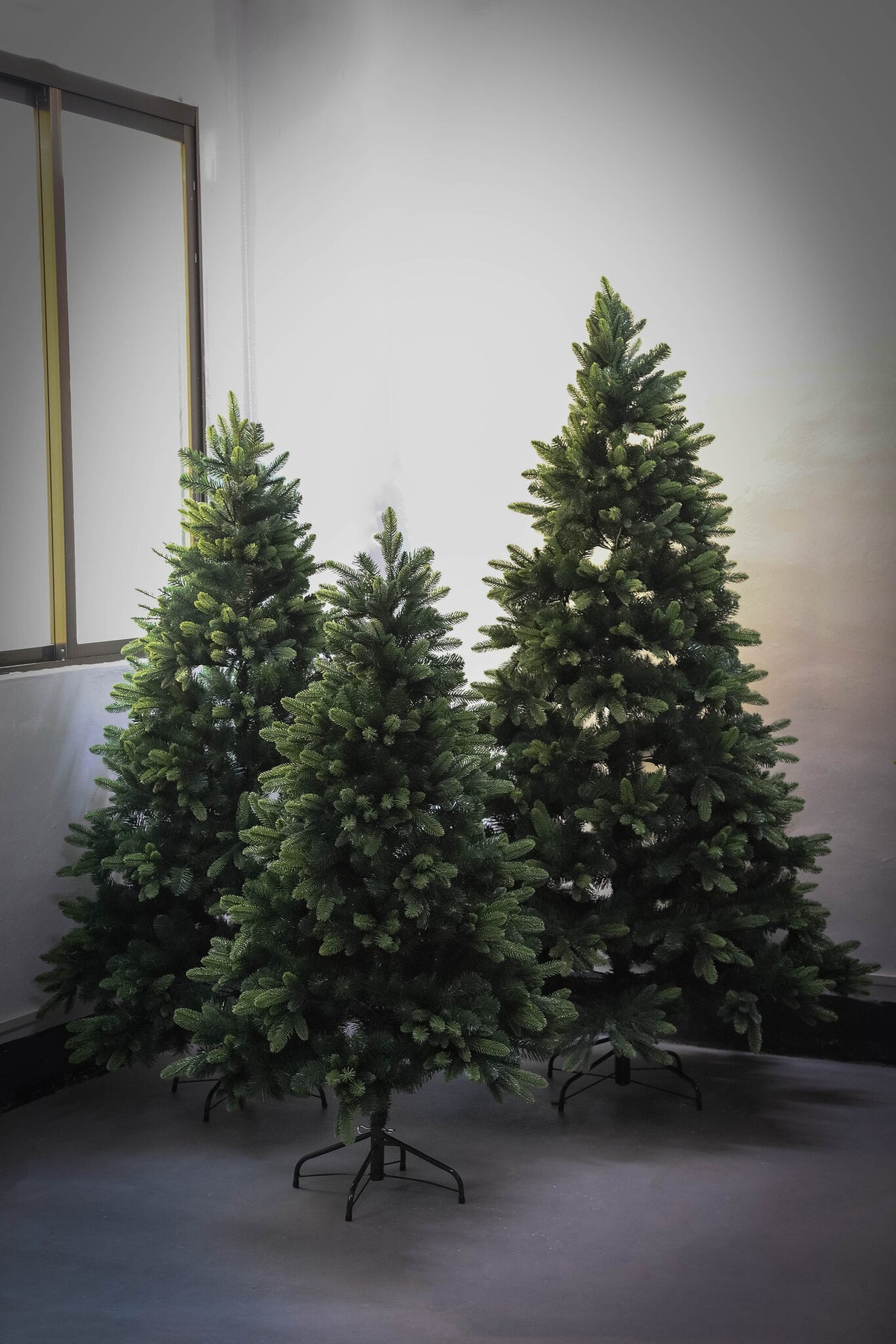 Kasiey green weatherproof faux finish christmas tree