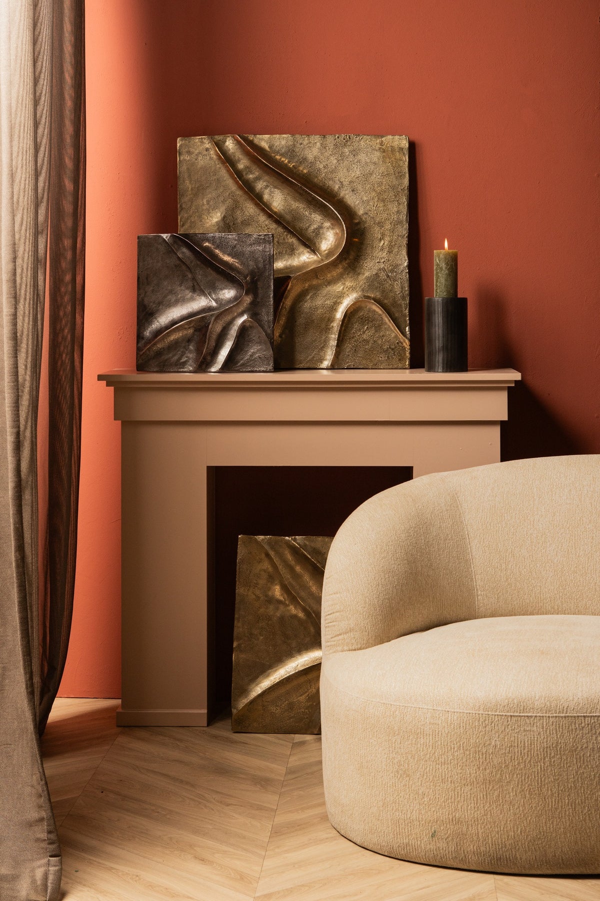 Gihan black cast aluminium wall panel with wave lines, large