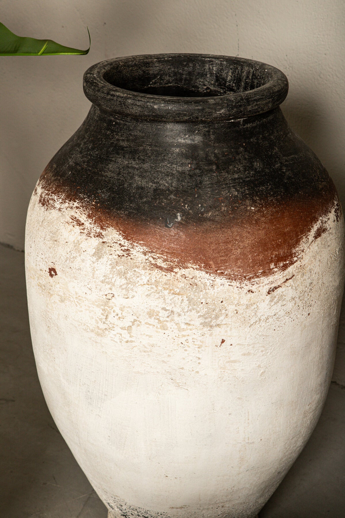 Jinsu white GRC jar pot with dark top, medium