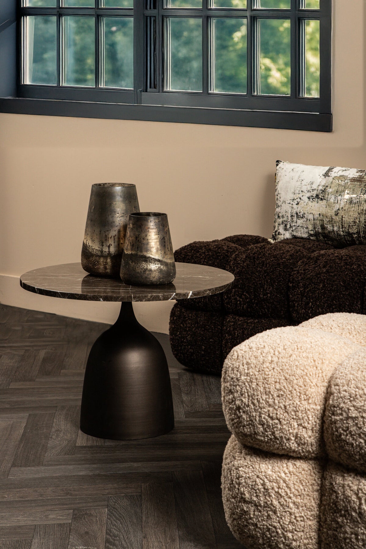 Patras brown marble side table, round