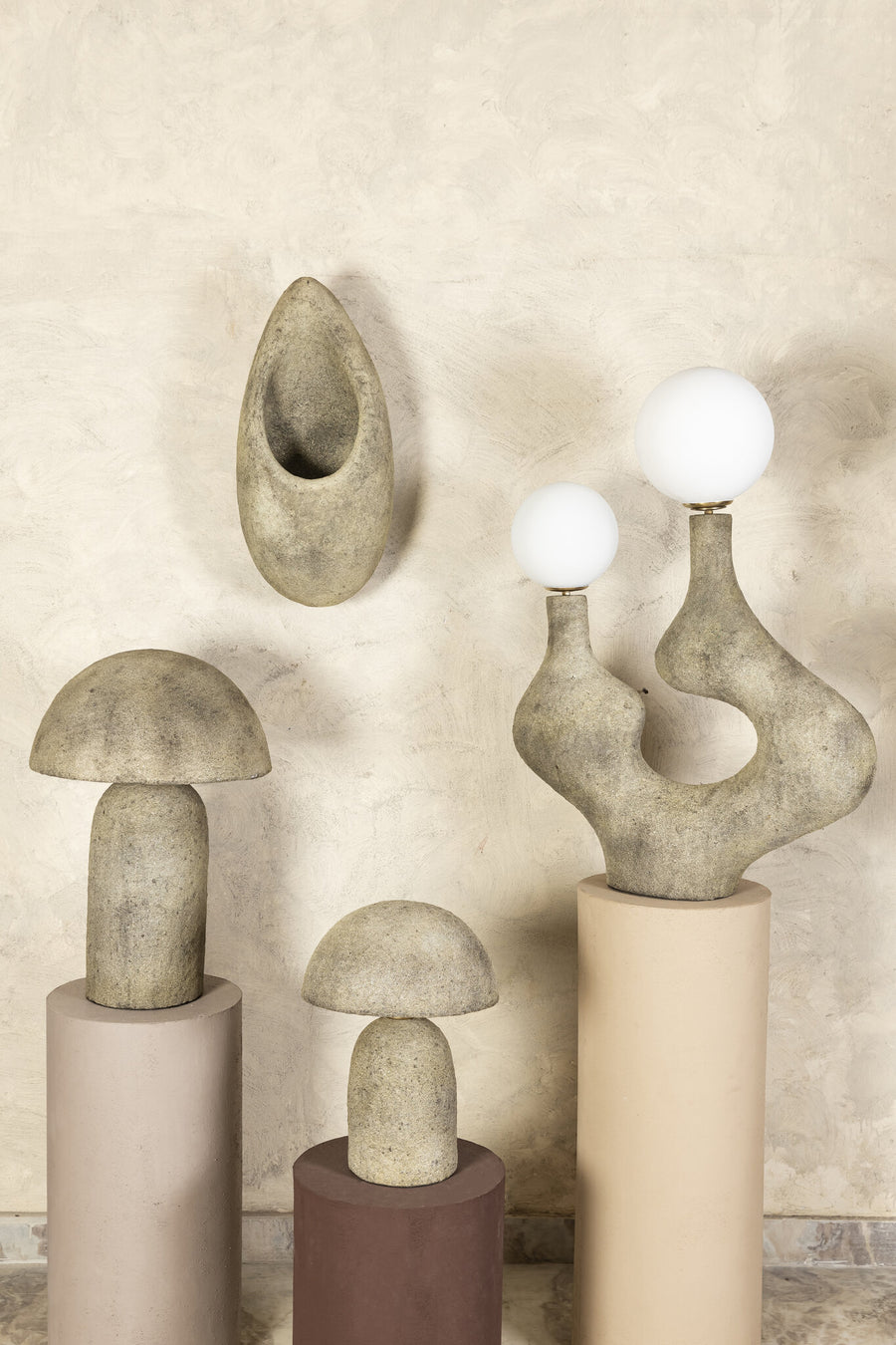 Calleb gold paper mache table lamp, round