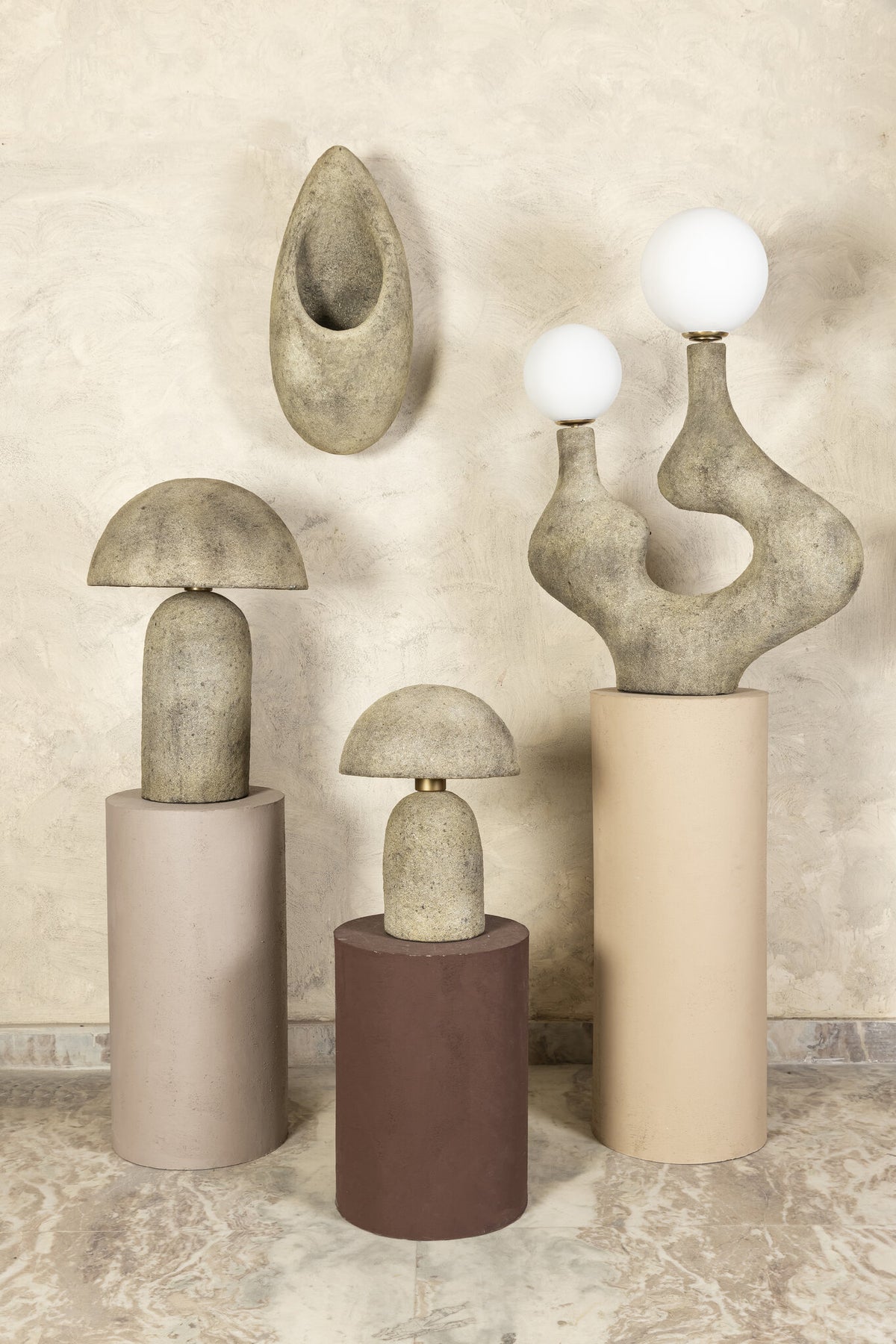 Calleb gold paper mache table lamp, round