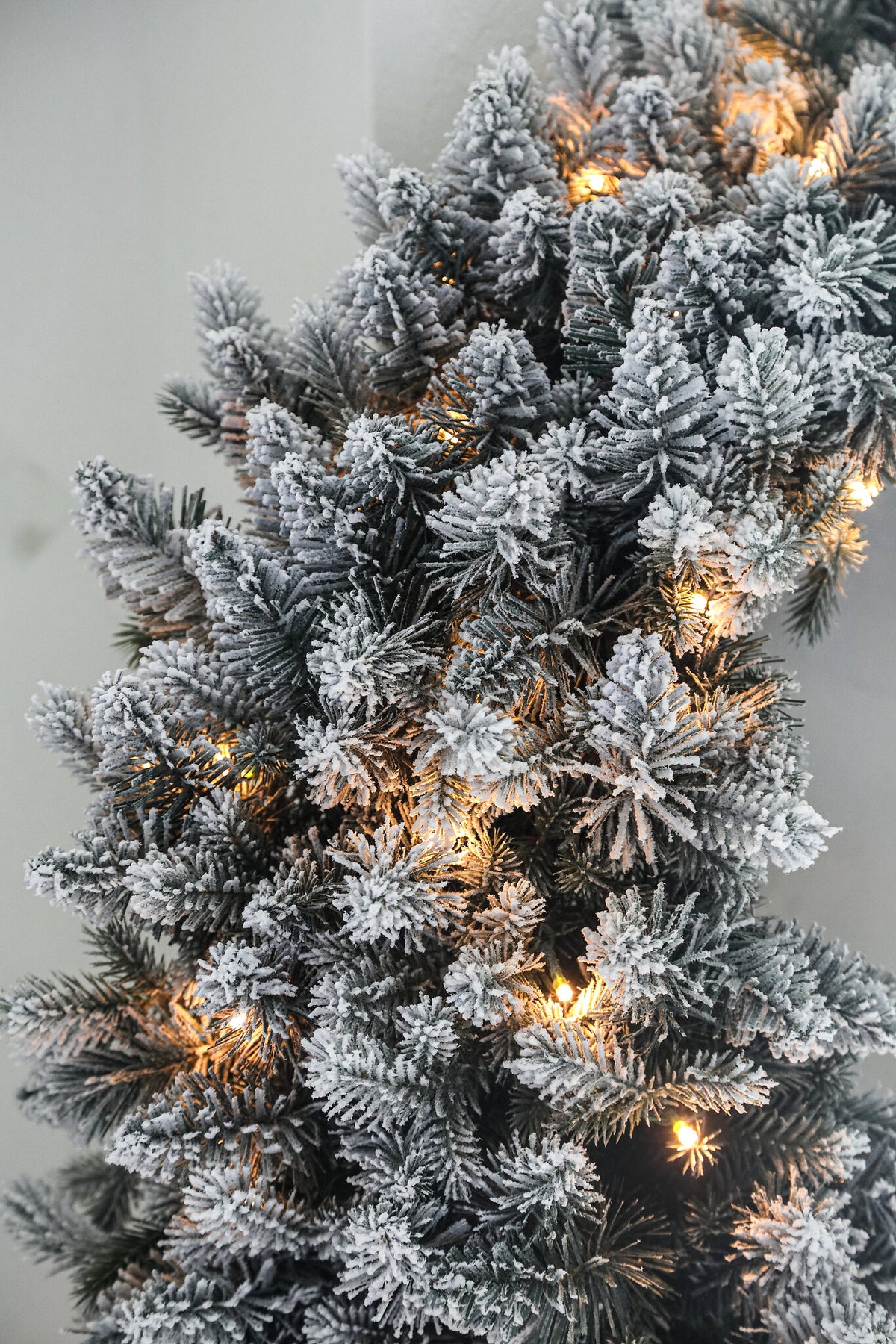 Ceriah white pre-lit wreaths, large, set of two