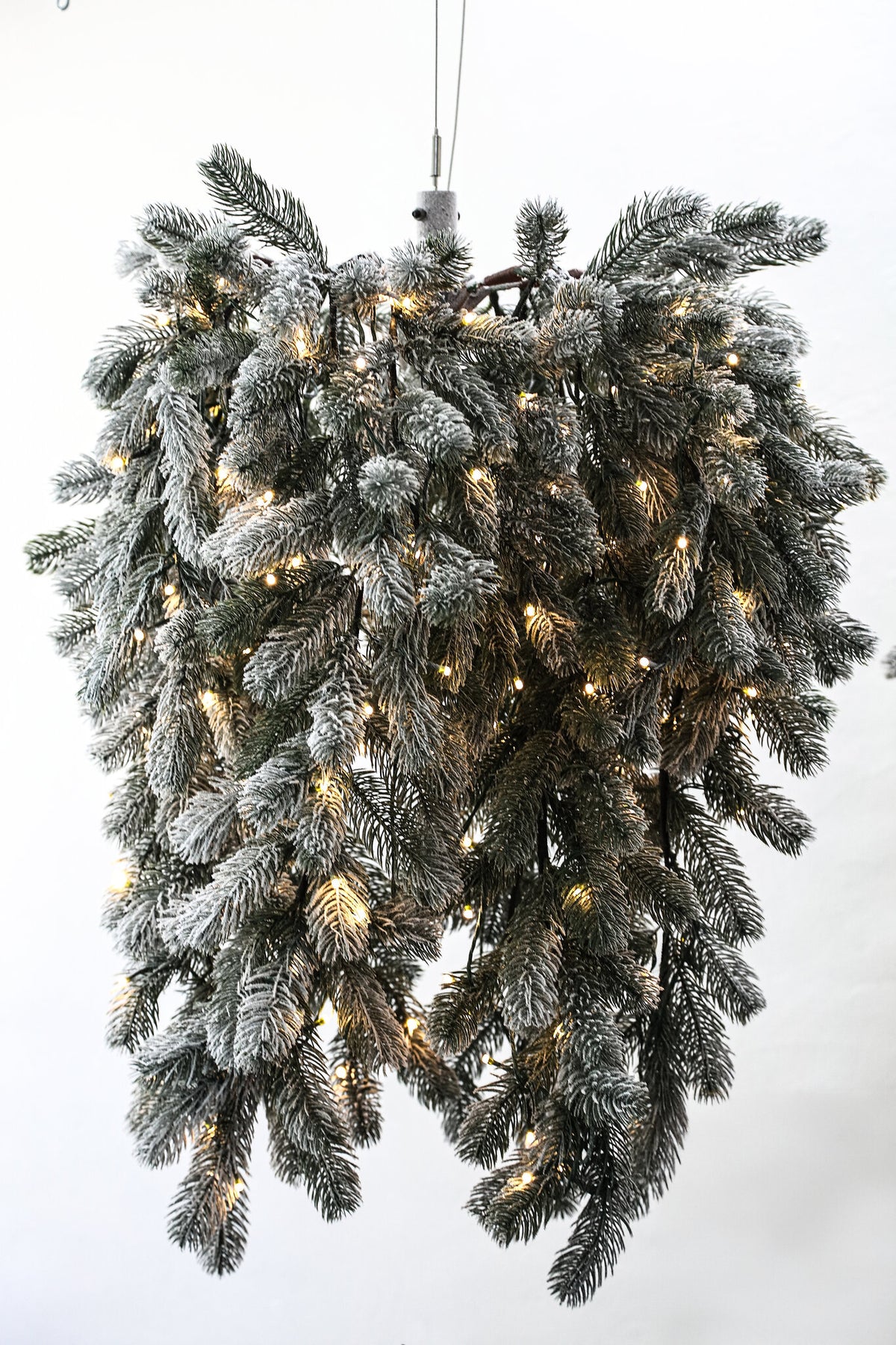 Rosamond white pre-lit hanging wreath, long