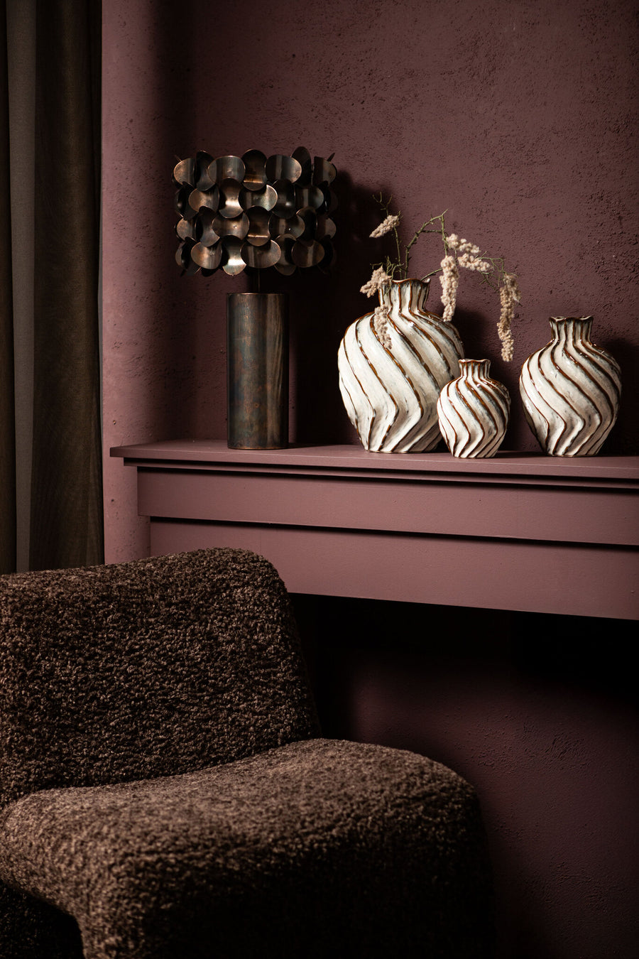 Jaye black iron table lamp with bended circle pattern base