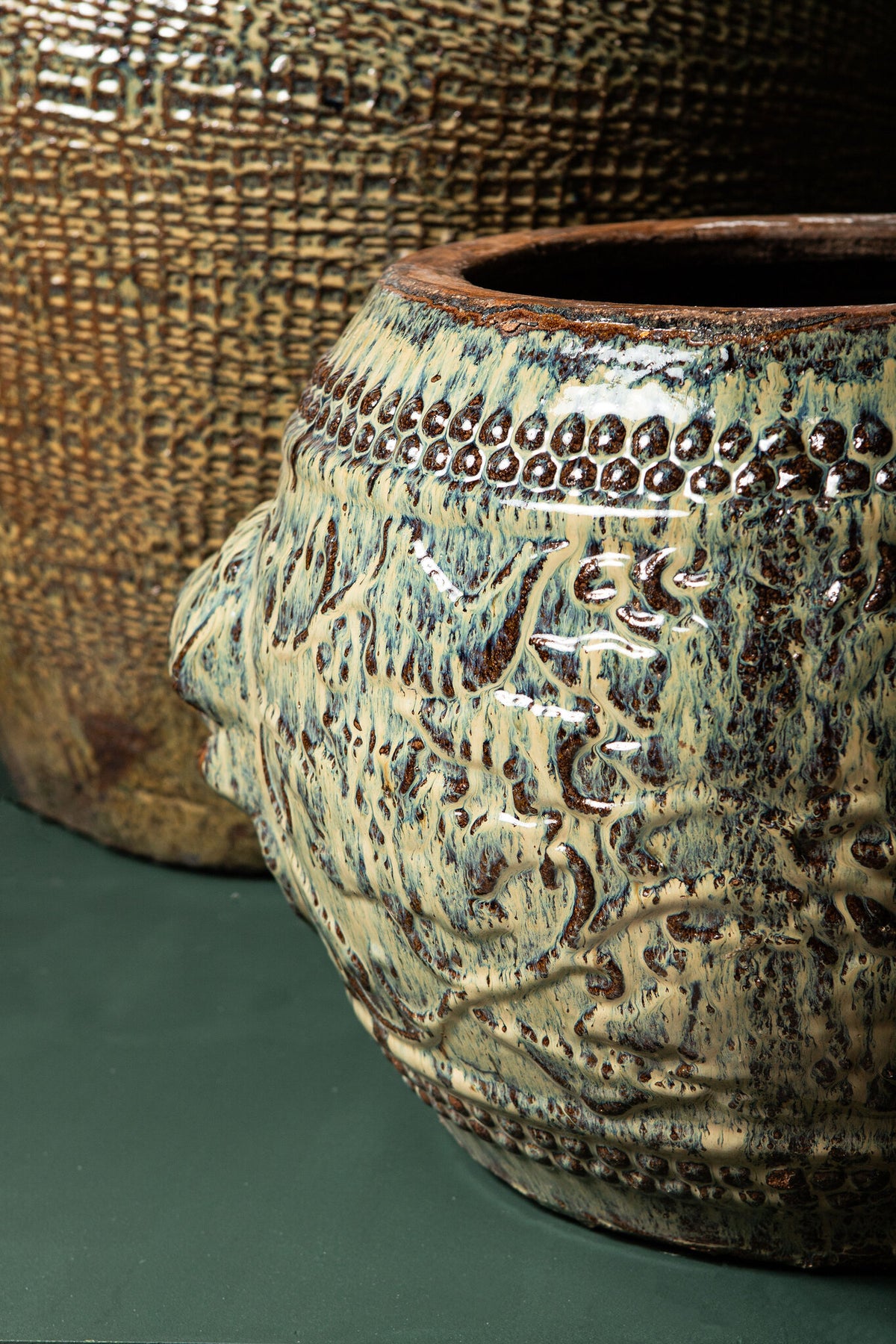 Lisie natural ceramic planter with blue dragon pattern, round