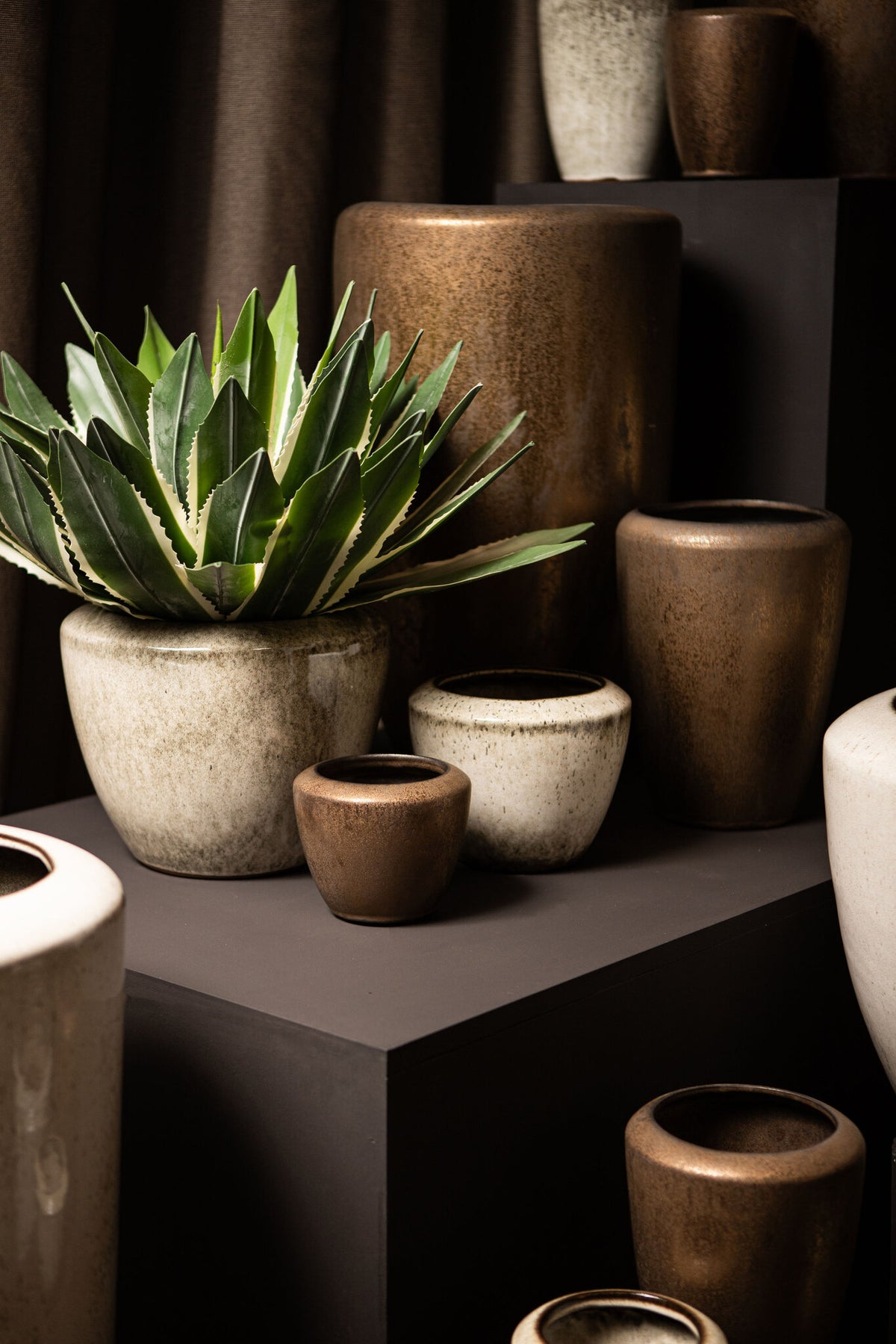 Kyleigh bronze smooth ceramic planter, extra large