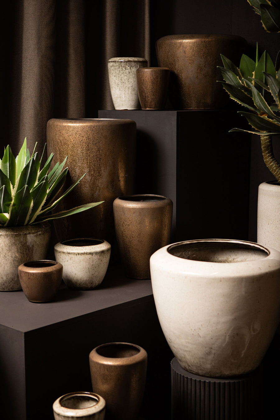 Kyleigh bronze smooth ceramic planter, extra large