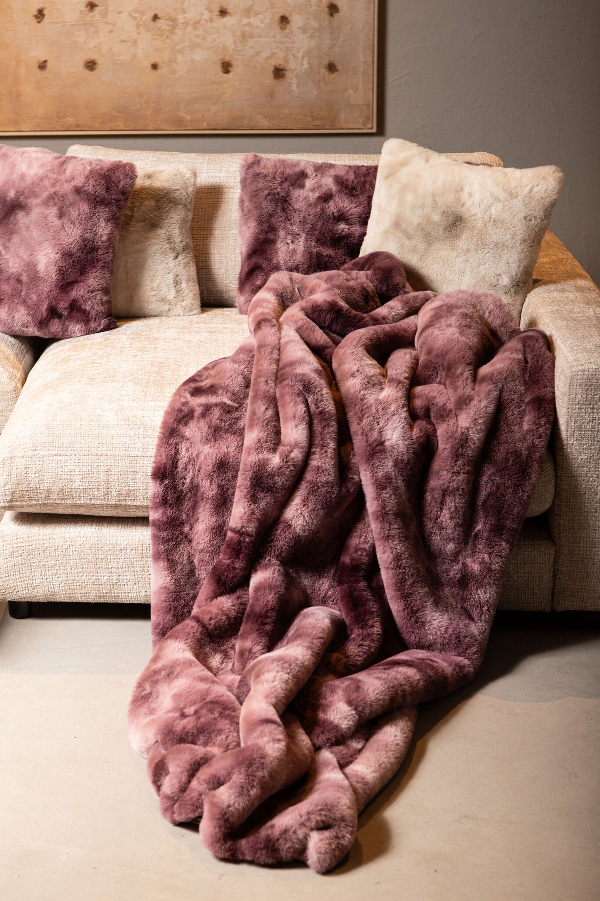 Linde burgundy faux fur bedspread in gift box