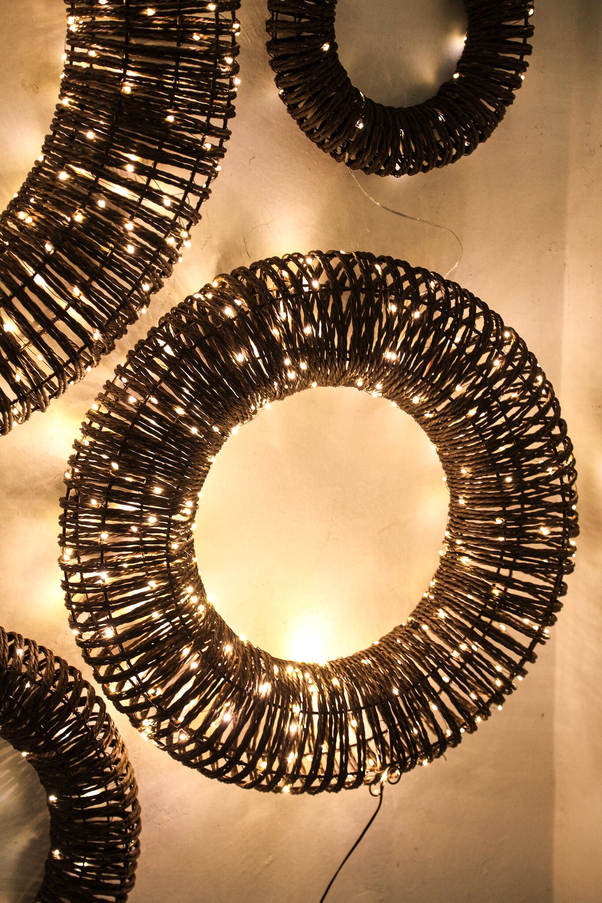 Lucis dark brown LED hanging wreath, extra extra large