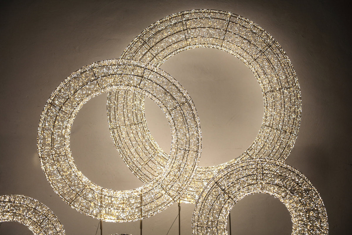 Lexis champagne LED wreath on base, medium, 5000 lights