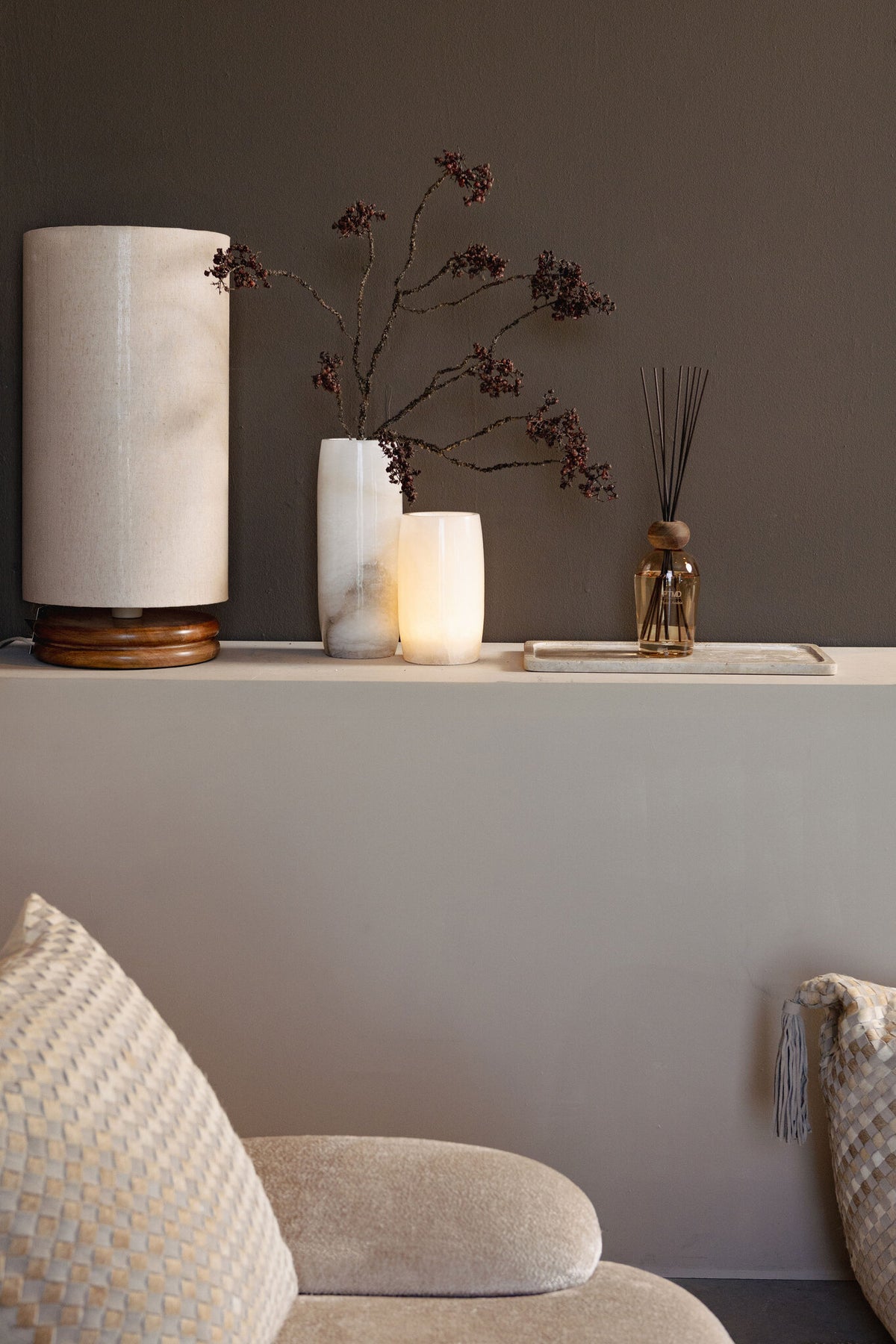 Louva white alabaster vase