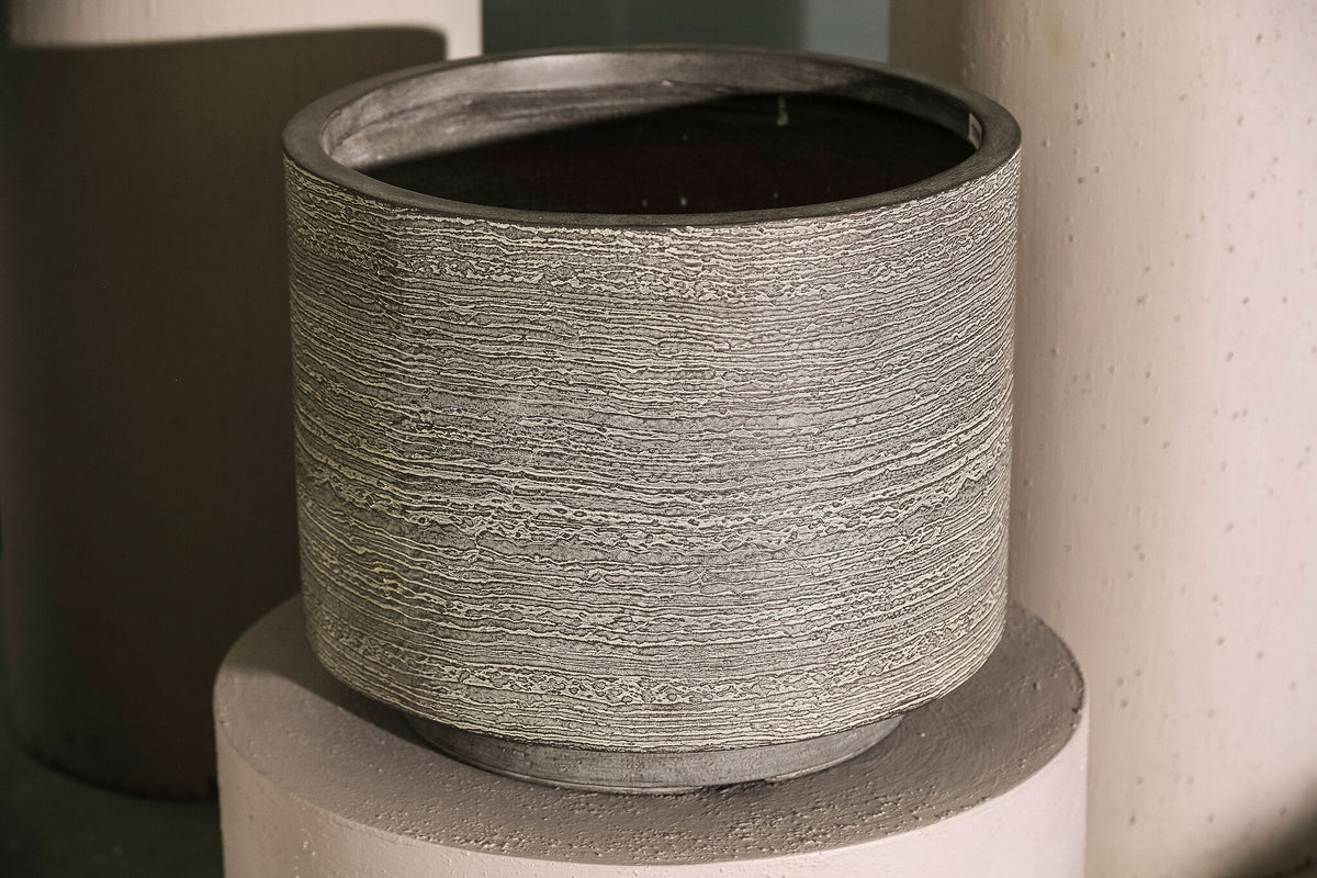 Melynn grey round planter on foot