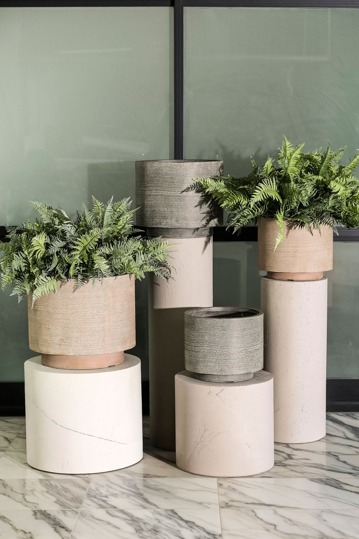 Melynn light brown round planter on foot