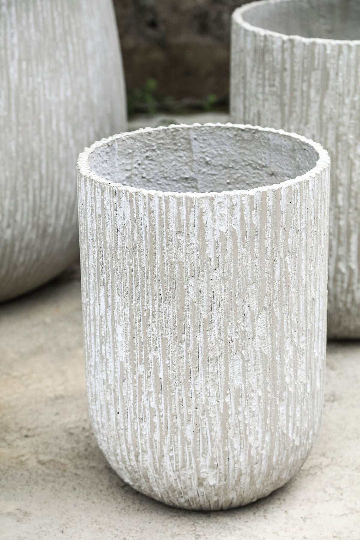 Spencel beige straight-sided carved concrete planter set