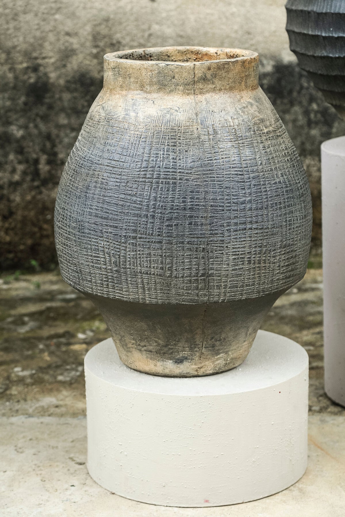 Ioan anthracite textured concrete planter