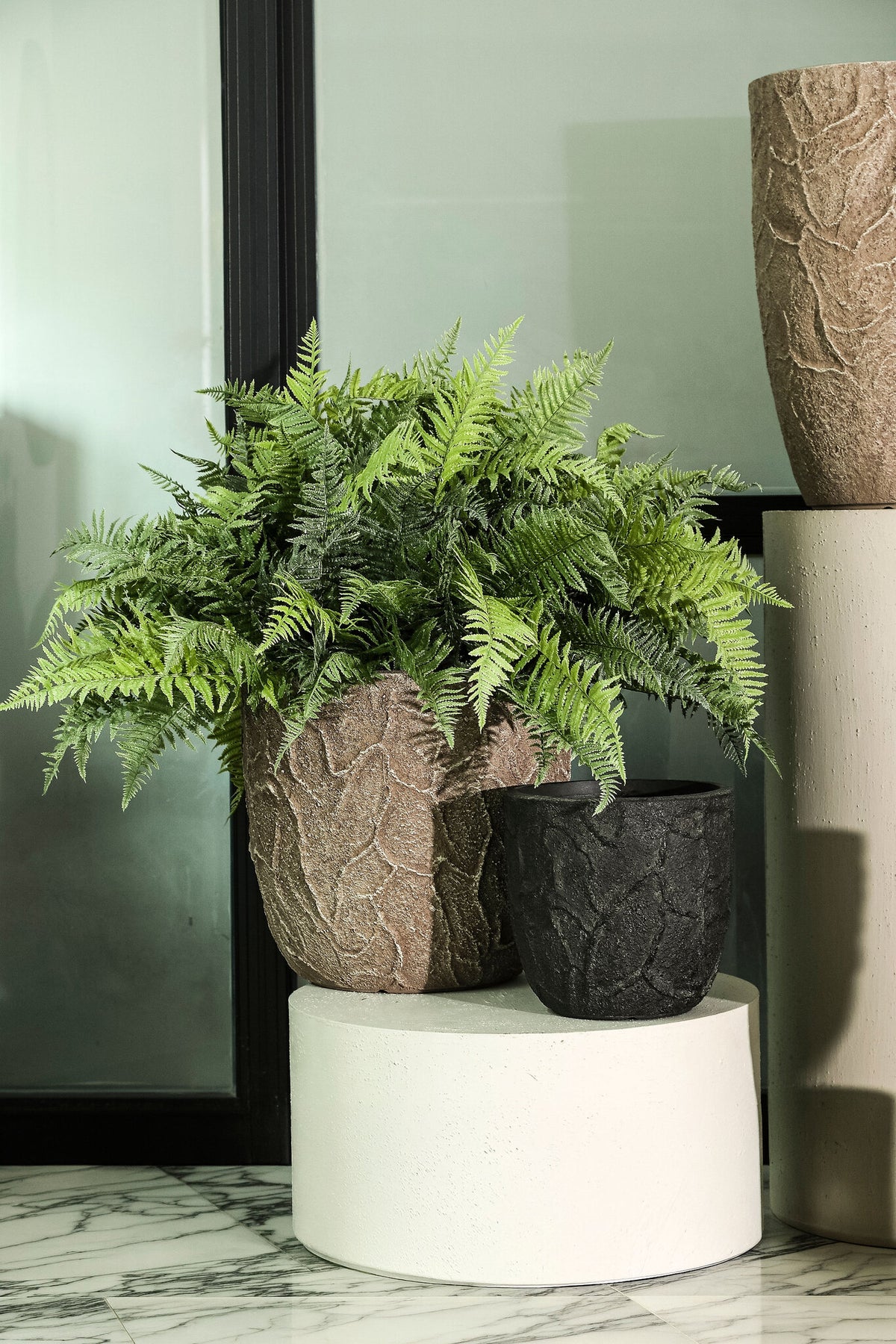 Beliz sand rough-structure concrete planter, low, set