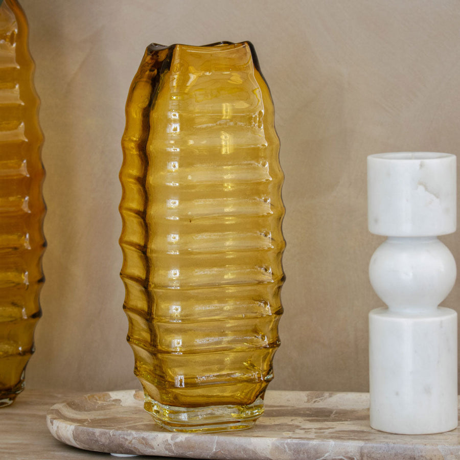 Ellingsen Vase in tinted yellow — detail