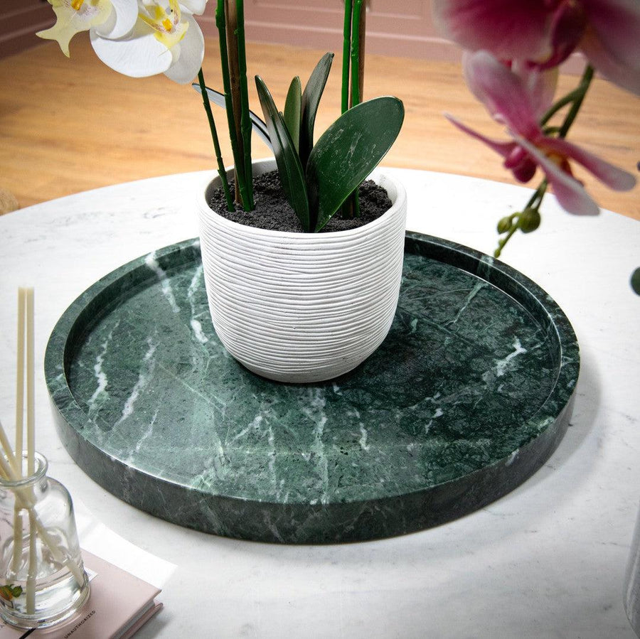Everly Marble Tray in polished green — detail