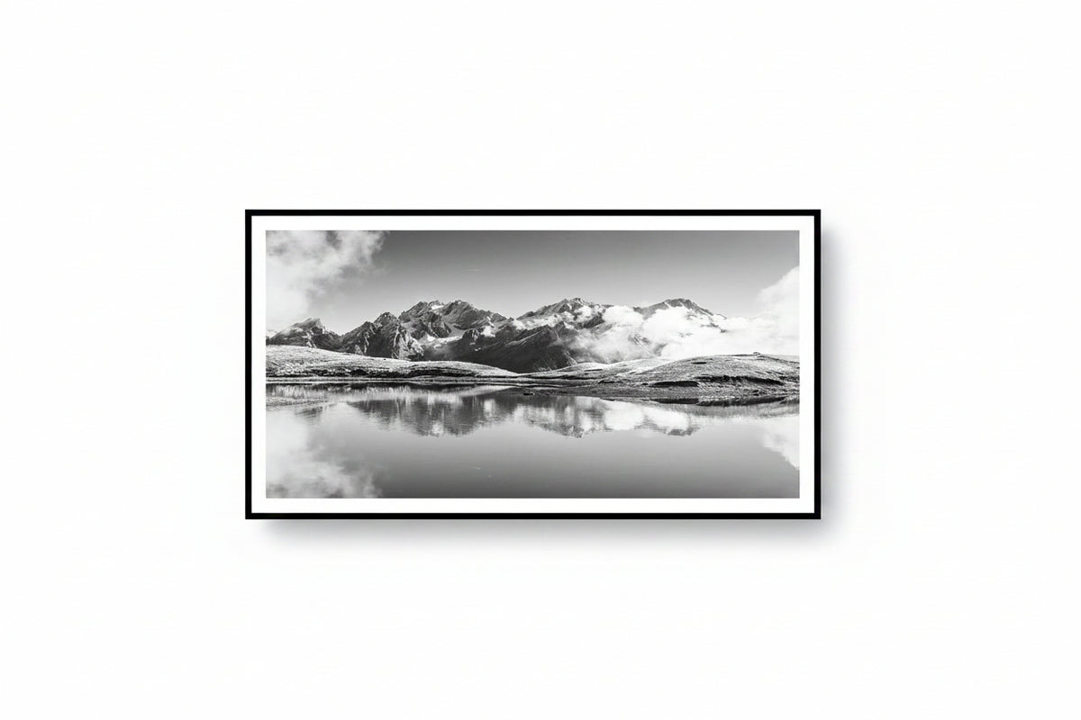 Knowlton Canvas in printed black and white — front view