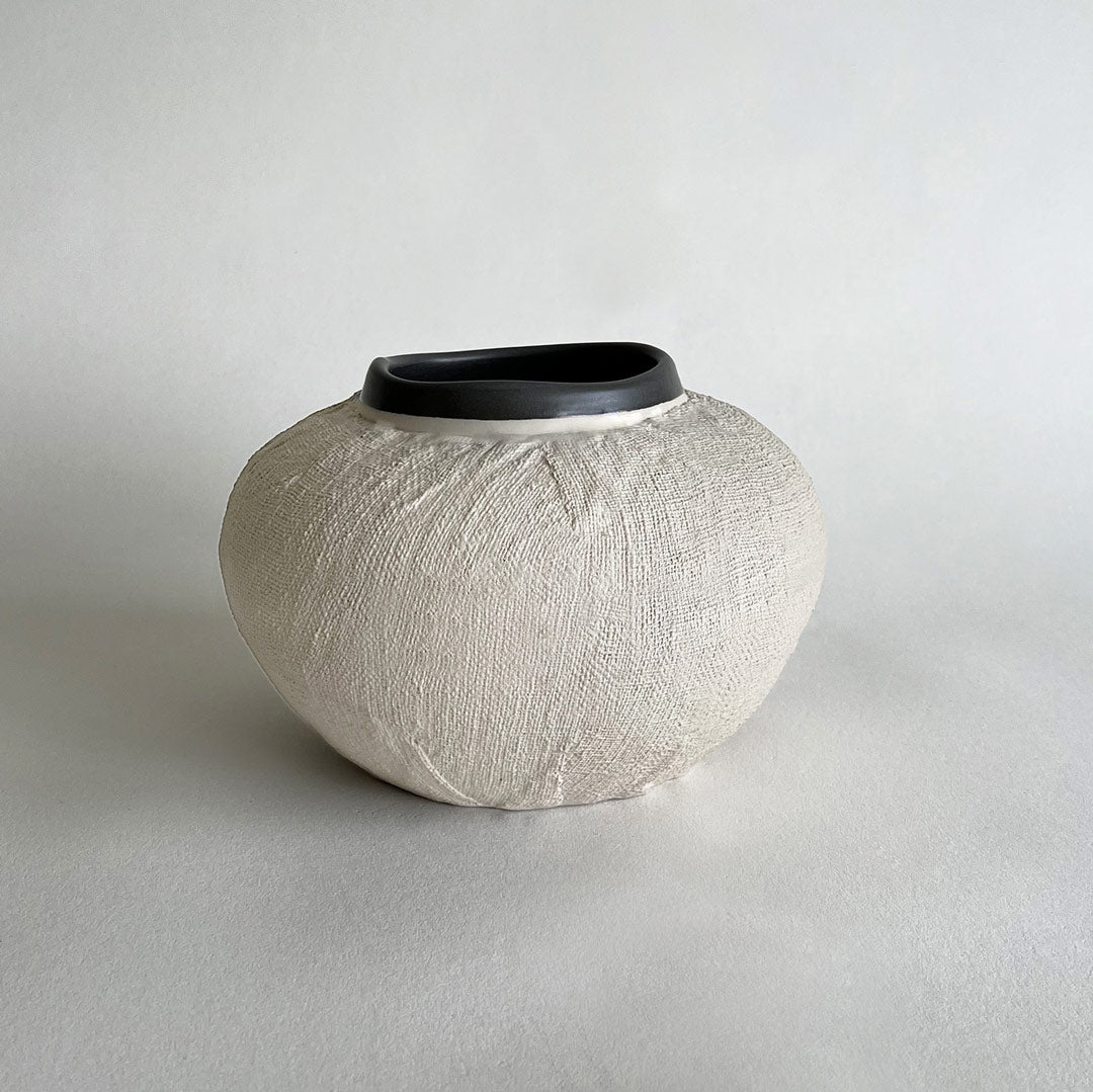Yuta Medium Ceramic Vase - Charcoal & Beige
