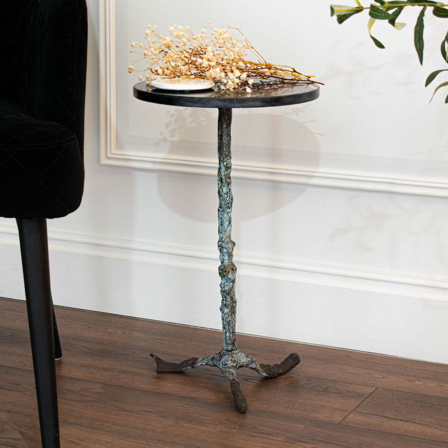 Zaccheo Side Table in natural black — detail
