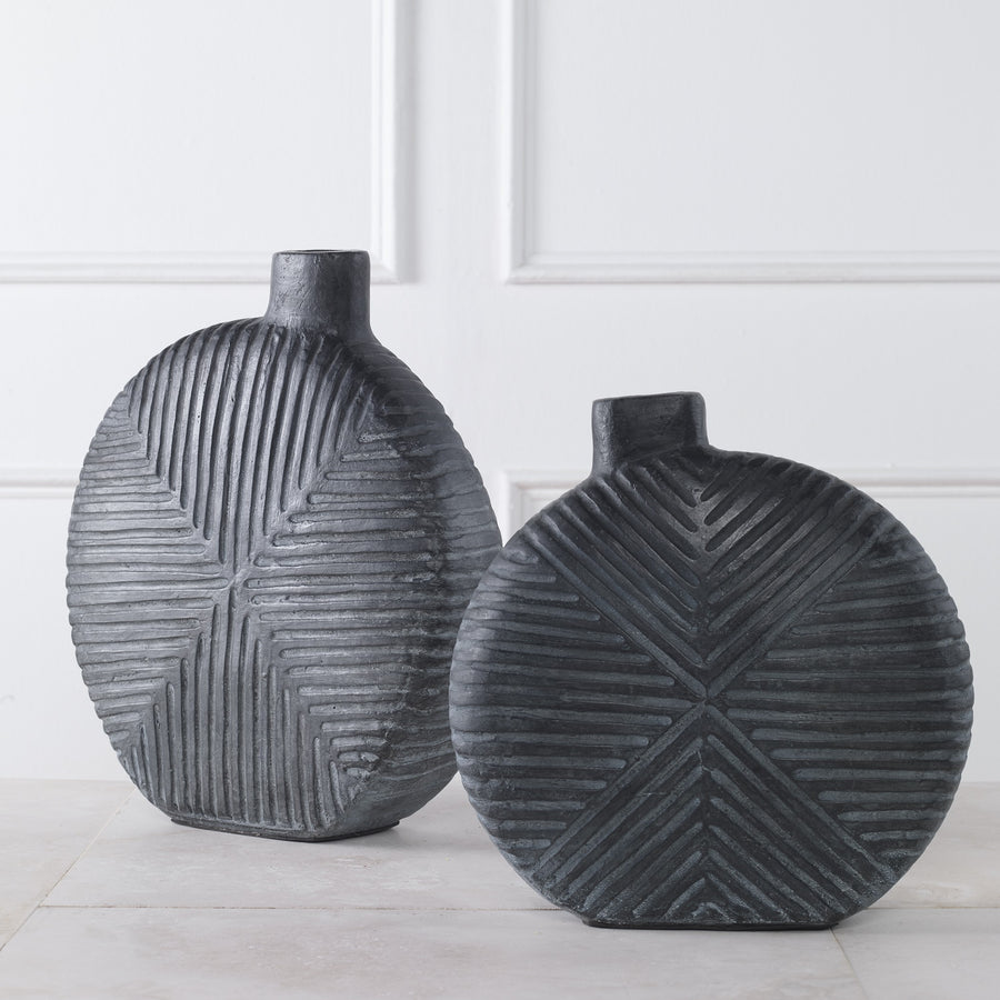 Viewpoint Aged Black Vases – Set of 2