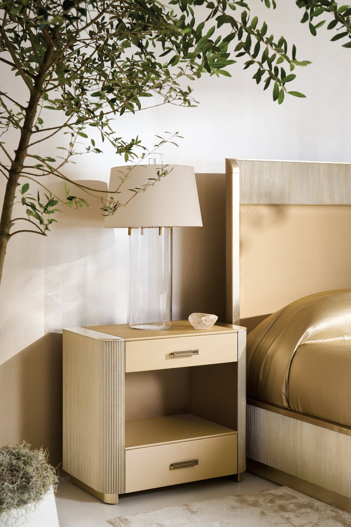 Love-Ly! Bedside Table – Oracle