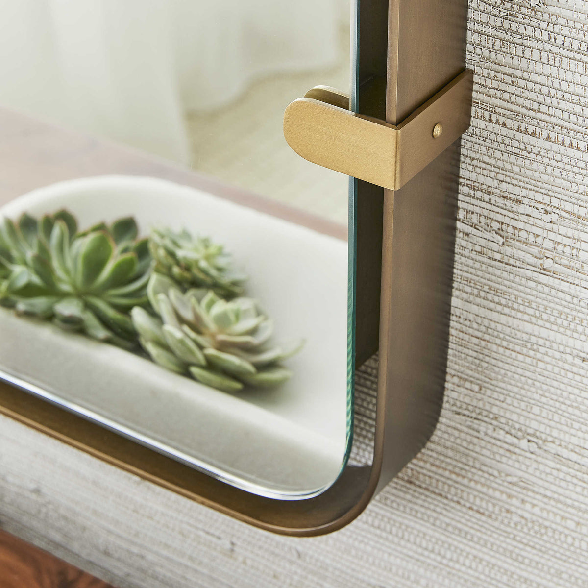 Toggle Mirror – 61 x 91 cm