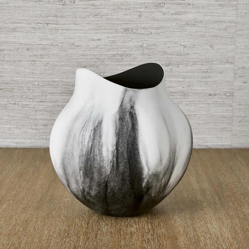 Vapor Vase – Black and White