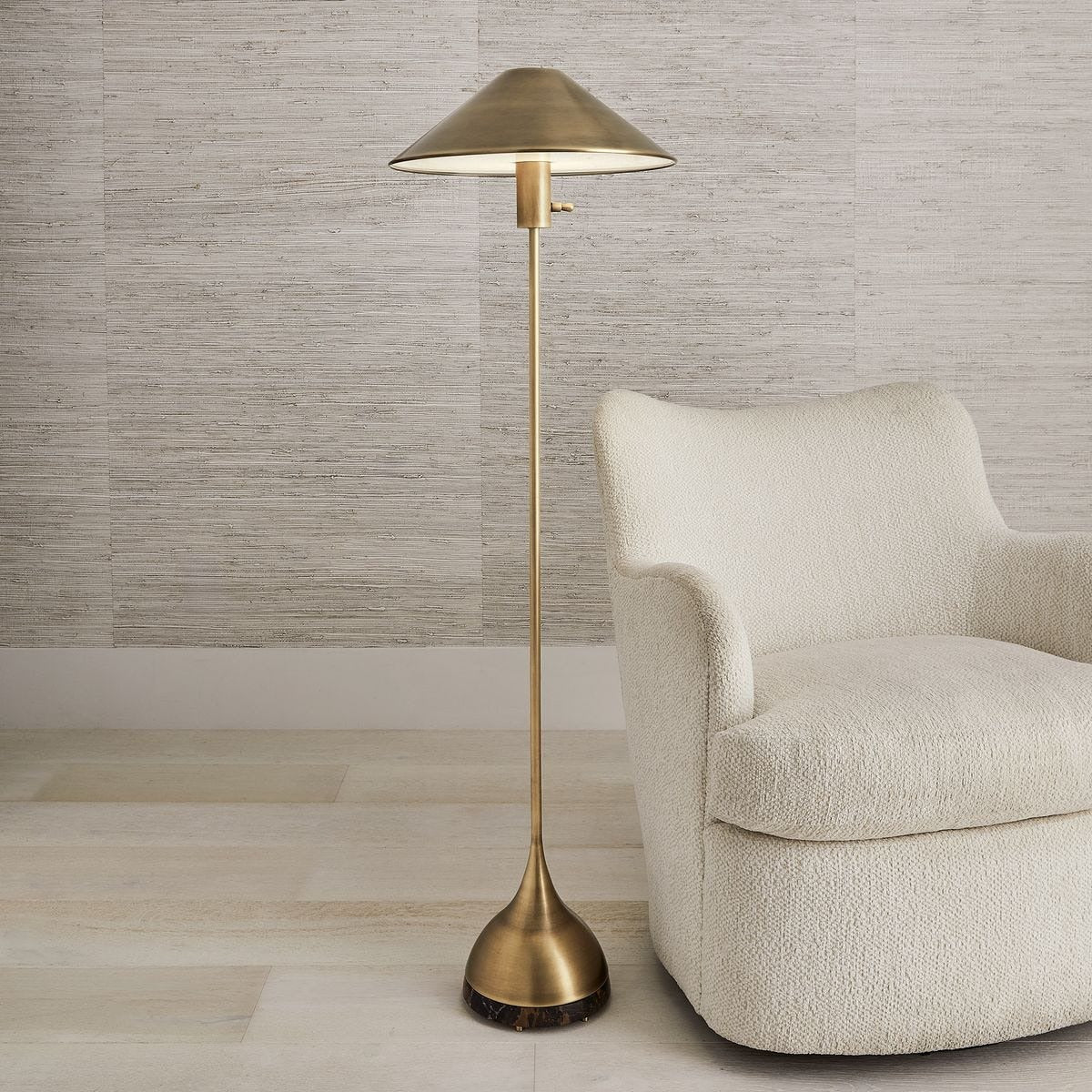 Kiss Floor Lamp – Michelangelo Marble