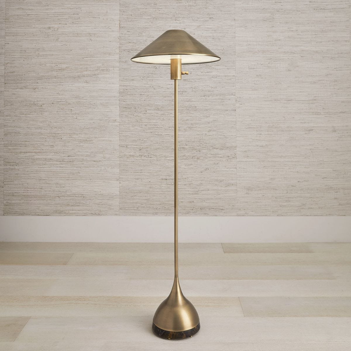 Kiss Floor Lamp – Michelangelo Marble
