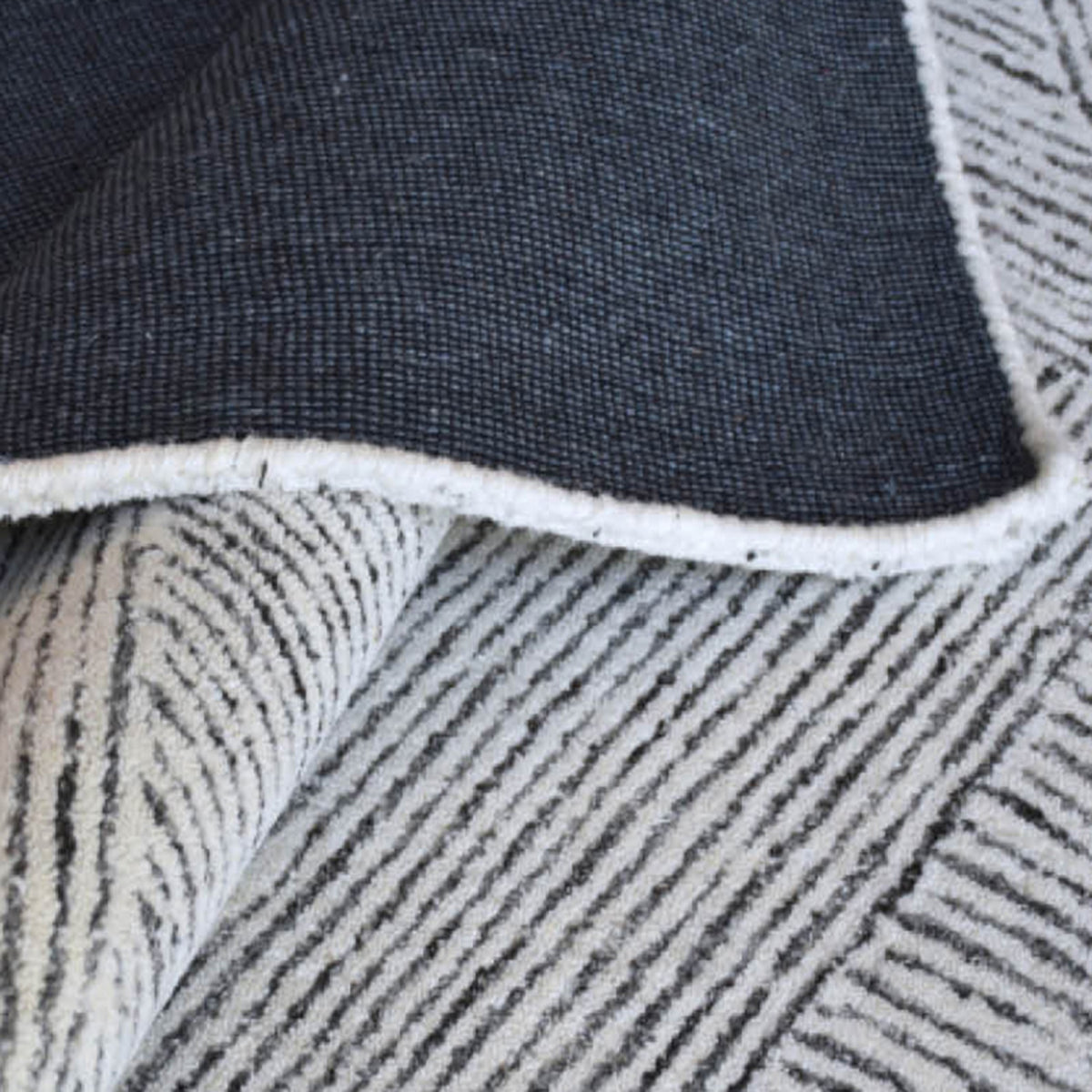Paonia Geometric Rug – 244 x 305cm