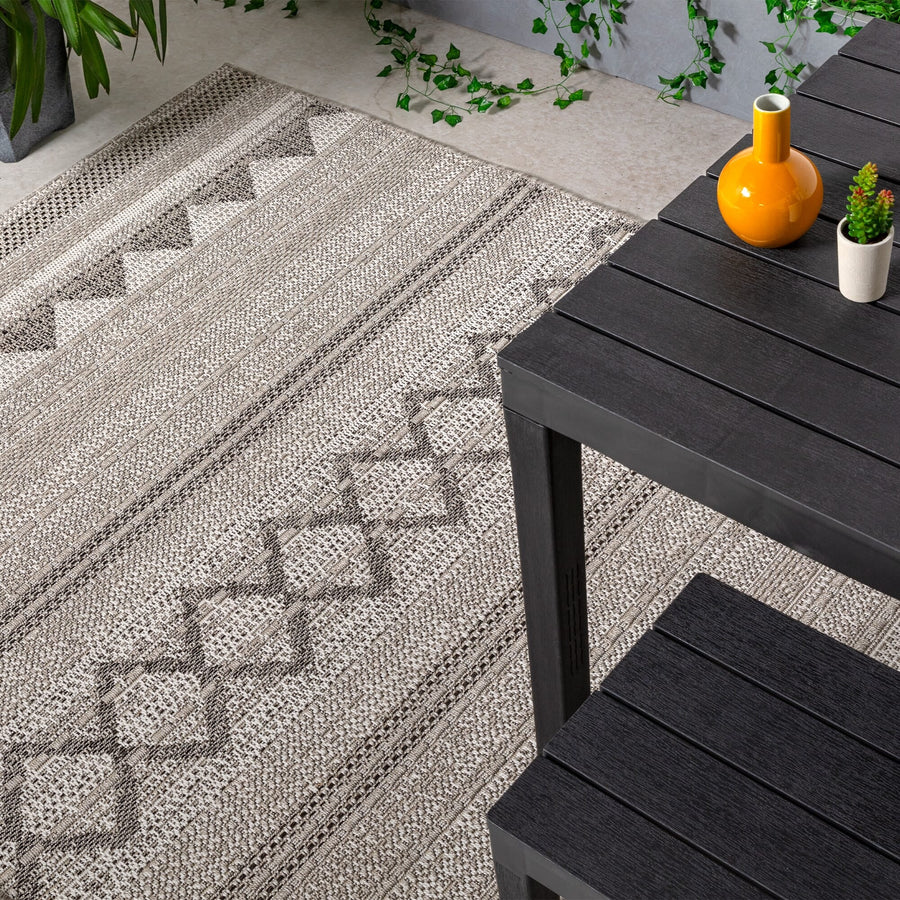 Varanda Natural Diamond flat woven indoor outdoor rug, close-up texture view